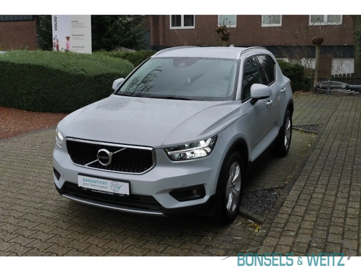 Volvo XC40 Momentum Pro 2WD T3 GEARTRONIC Navi Digitales Cock Серебристый - 2