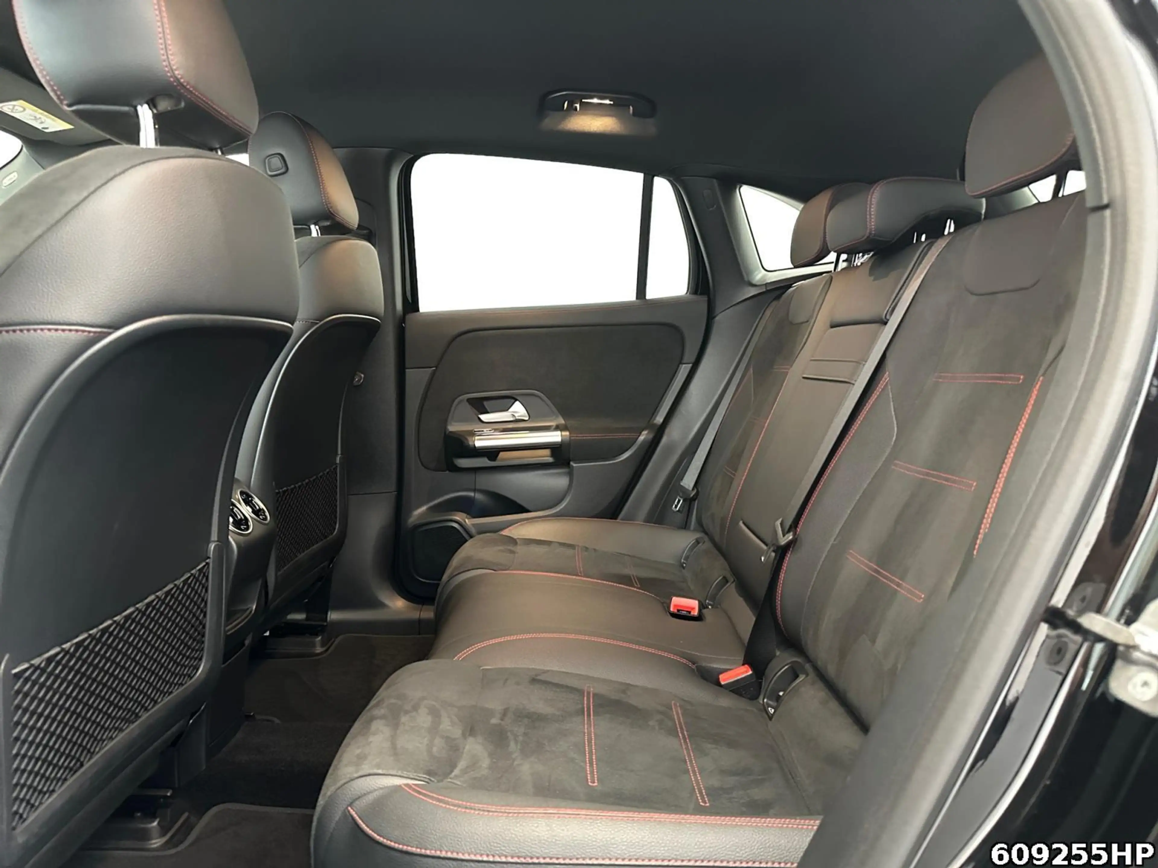 Mercedes-Benz EQA 350 4M AMG AHK DISTRONIC Totwinkel Alarmanl. — photo 11