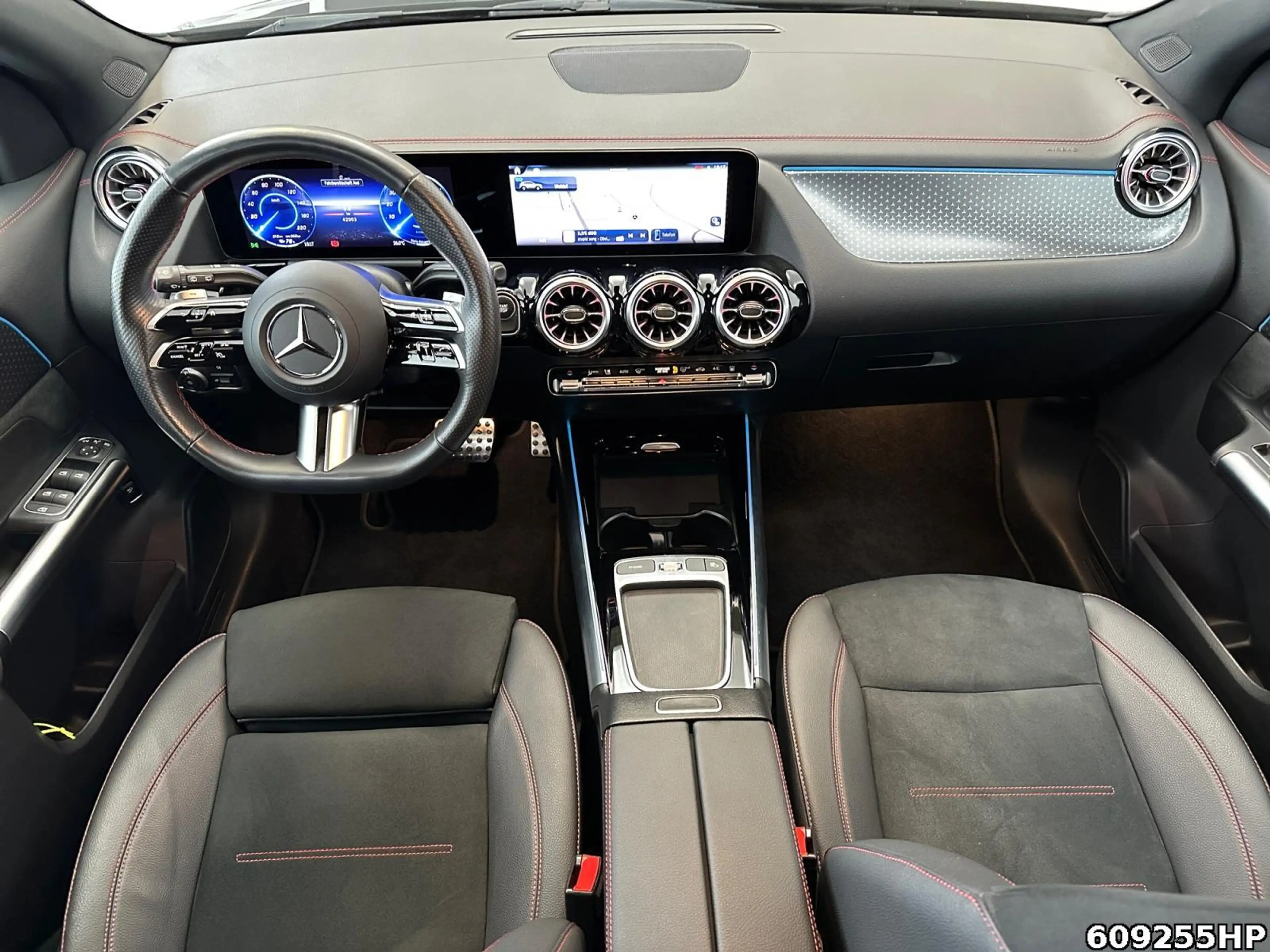 Mercedes-Benz EQA 350 4M AMG AHK DISTRONIC Totwinkel Alarmanl. — photo 12