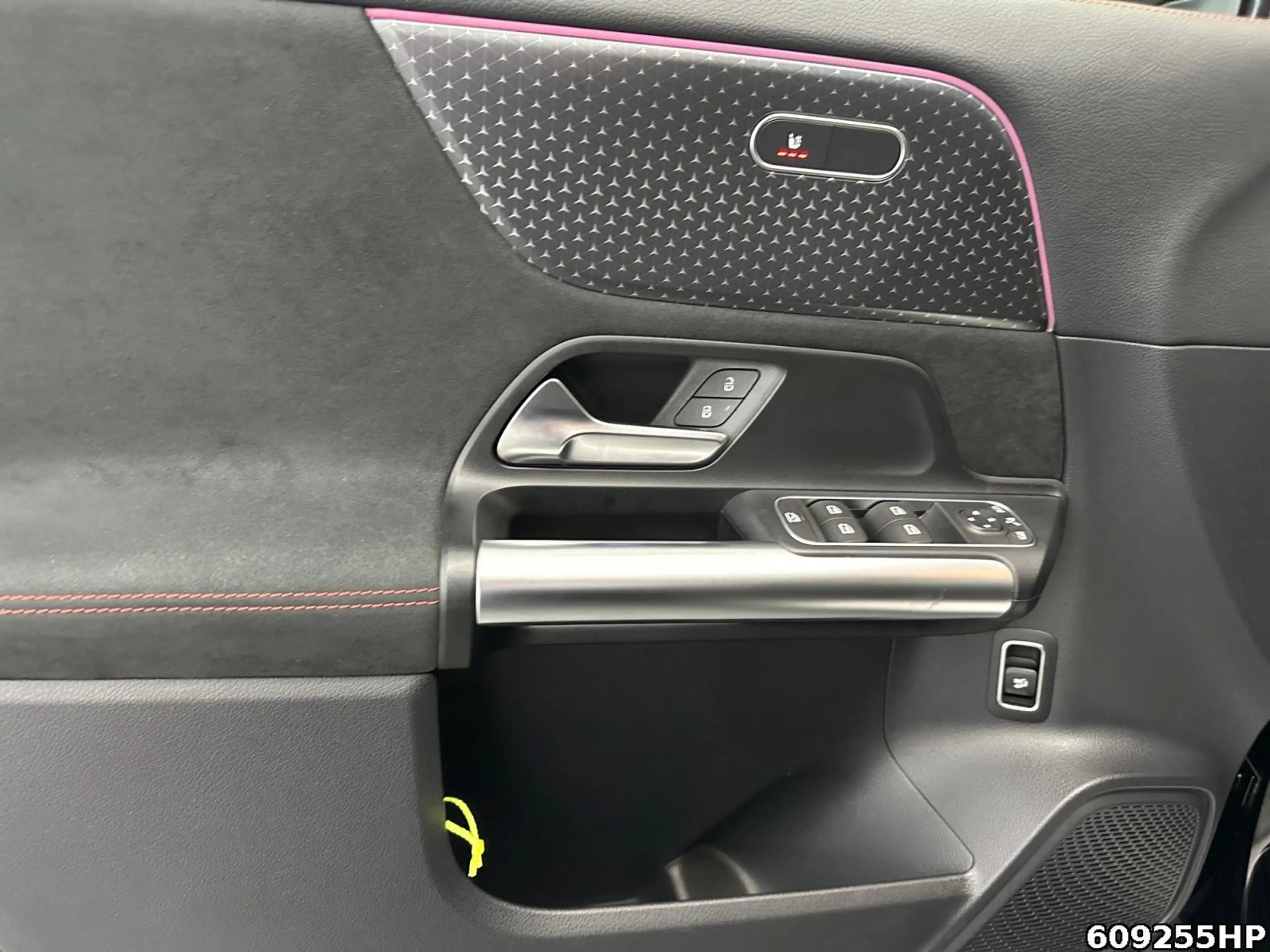 Mercedes-Benz EQA 350 4M AMG AHK DISTRONIC Totwinkel Alarmanl. — photo 9