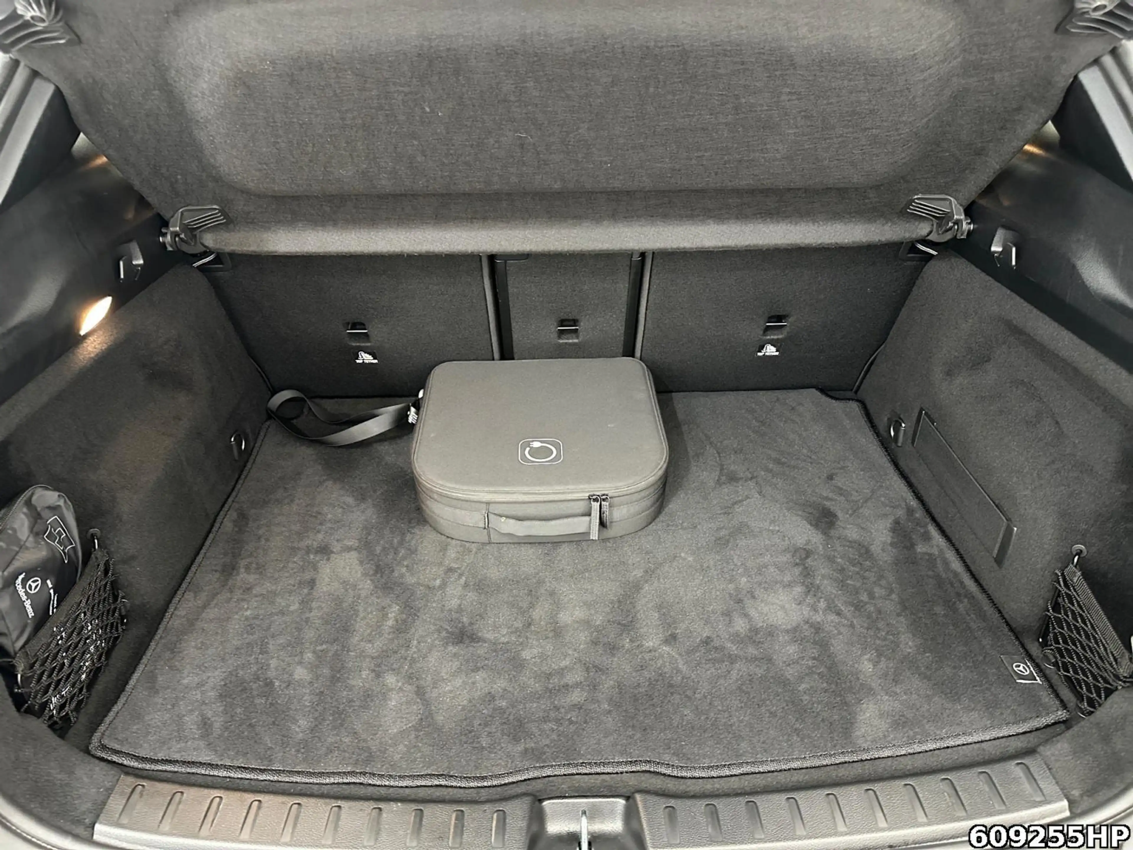 Mercedes-Benz EQA 350 4M AMG AHK DISTRONIC Totwinkel Alarmanl. — photo 6
