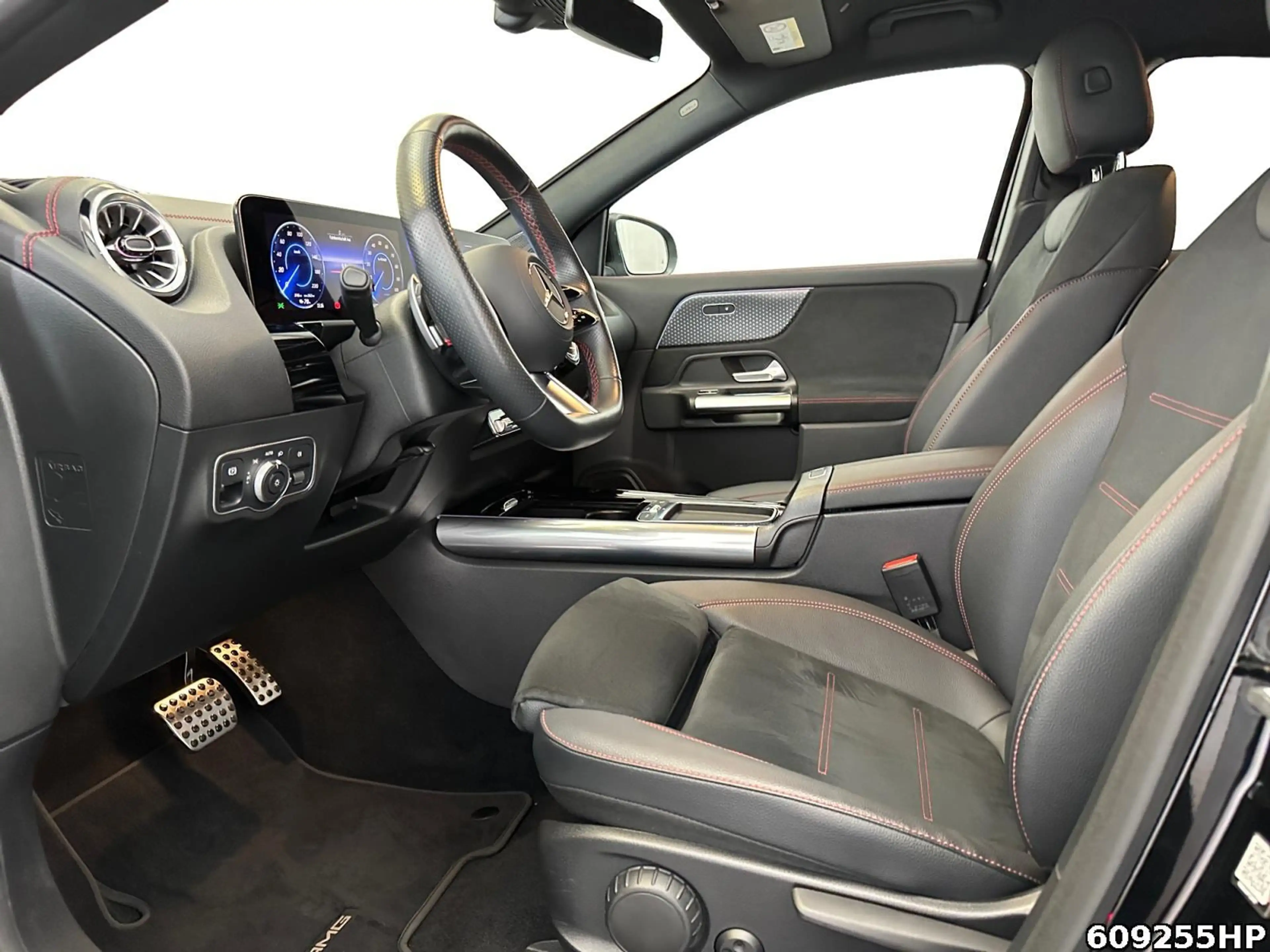 Mercedes-Benz EQA 350 4M AMG AHK DISTRONIC Totwinkel Alarmanl. — photo 8