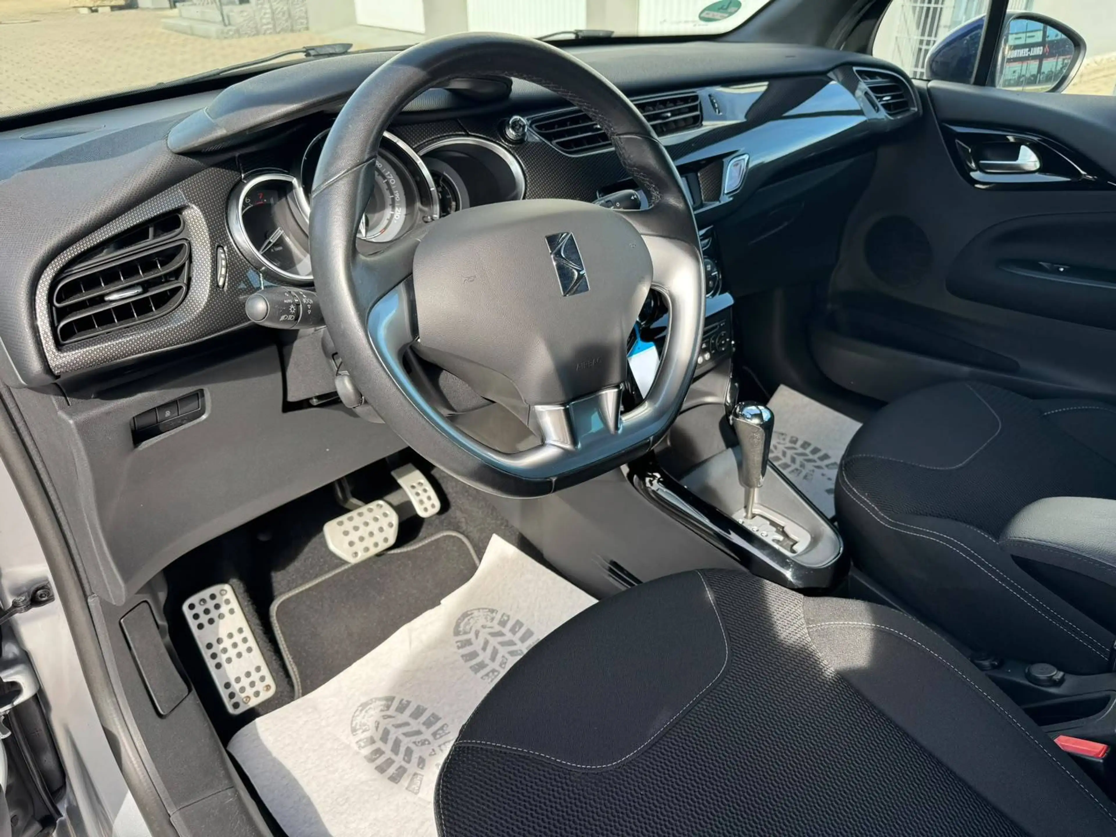 Citroen DS3 SoChic*Automatik*TÜV+insp.neu* — photo 11