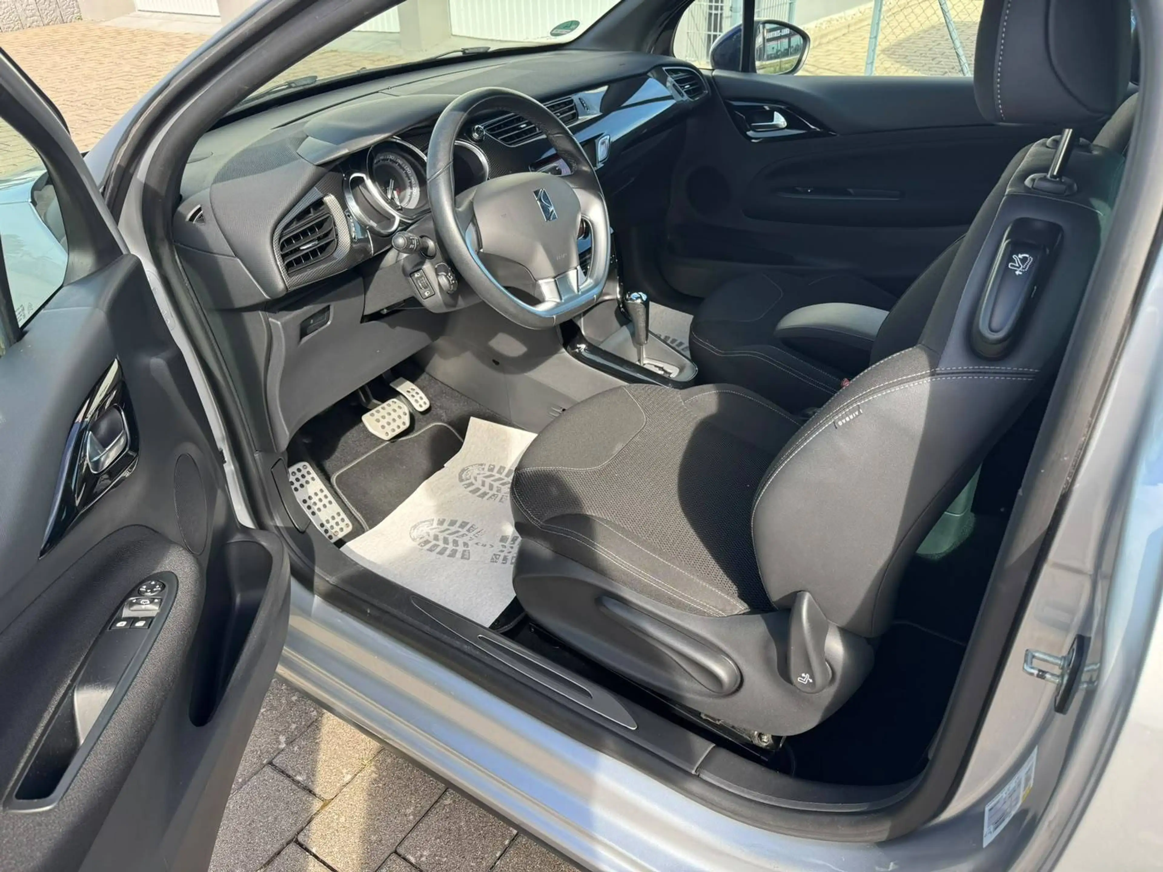 Citroen DS3 SoChic*Automatik*TÜV+insp.neu* — photo 9