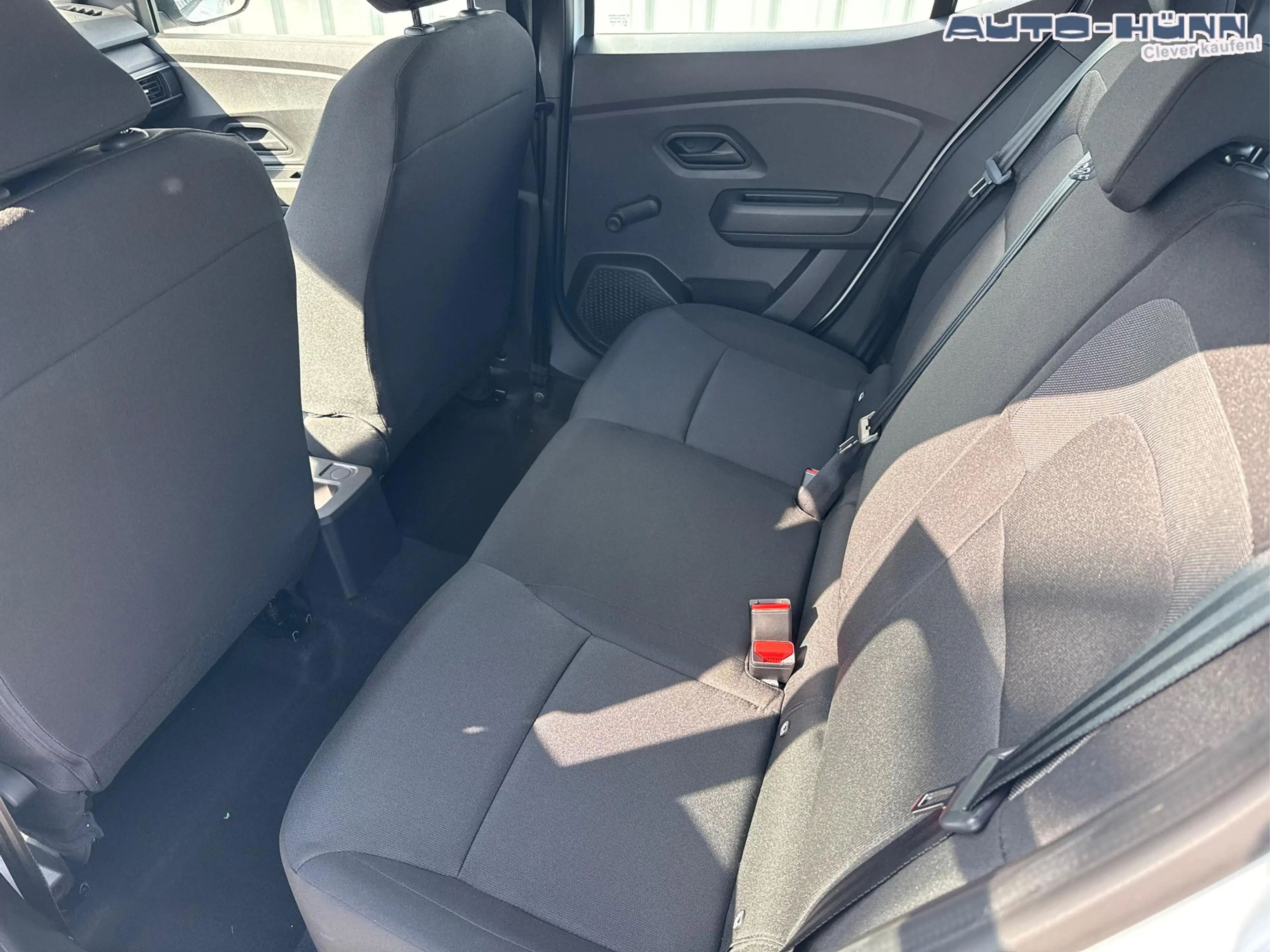 Dacia Sandero Essential 1,0 90 TCe 67 kW/91 PS-5 Gang-15" Sta... — photo 7