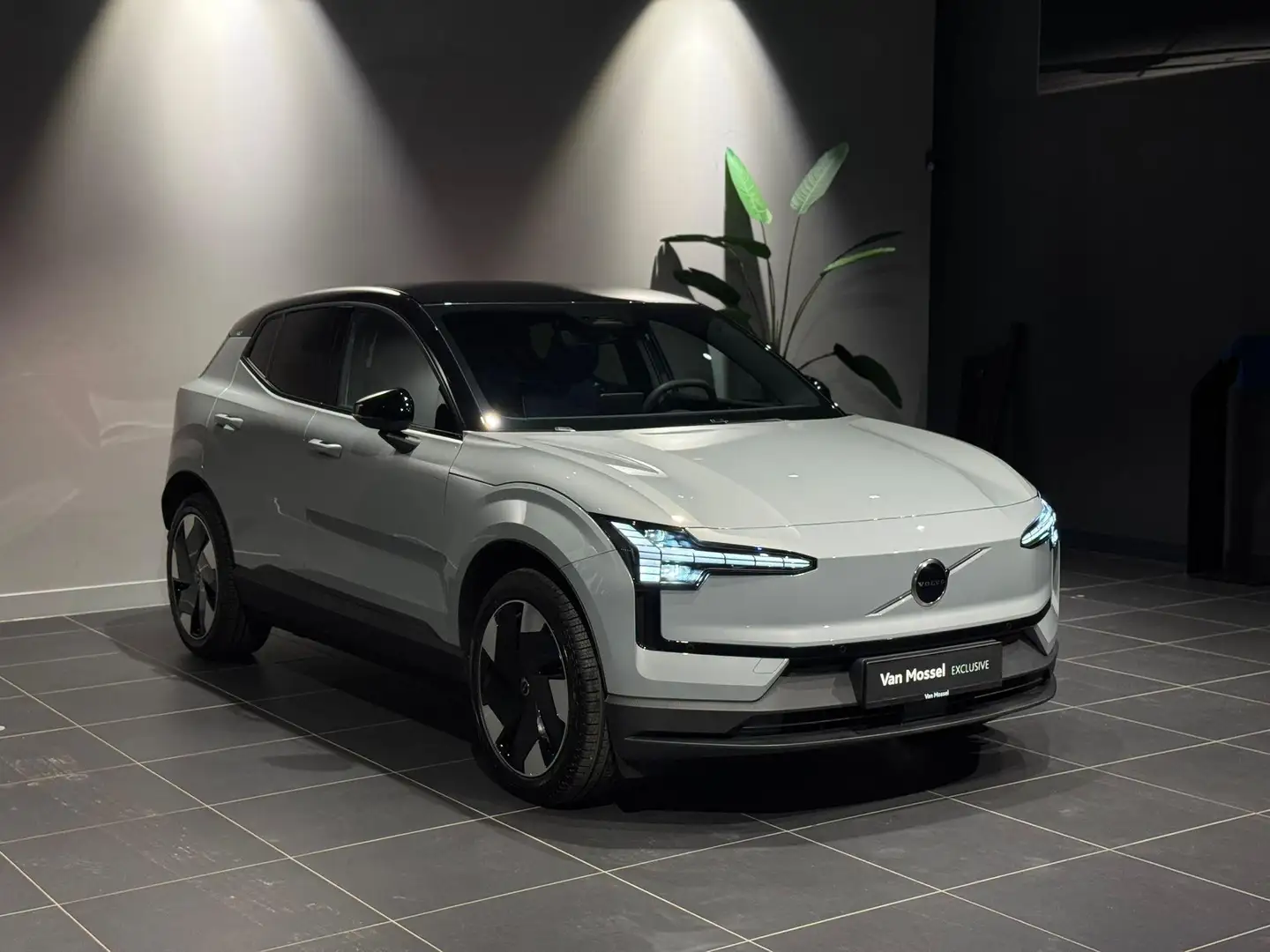 Volvo EX30 Single Motor Extended Range Plus - Nieuw Gris - 2