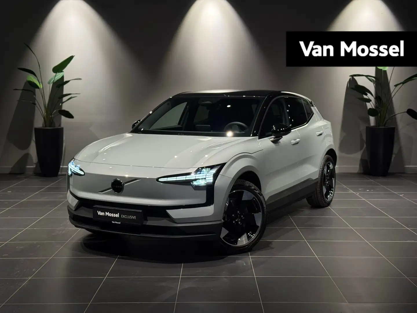 Volvo EX30 Single Motor Extended Range Plus - Nieuw Gris - 1