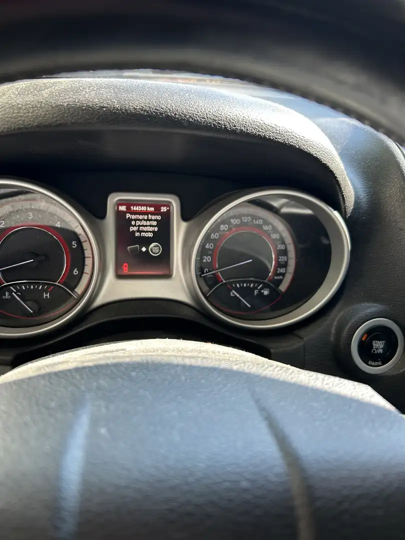 Fiat Freemont 2.0 mjt 16v Lounge 4x4 170cv auto E5+ Срібний - 2