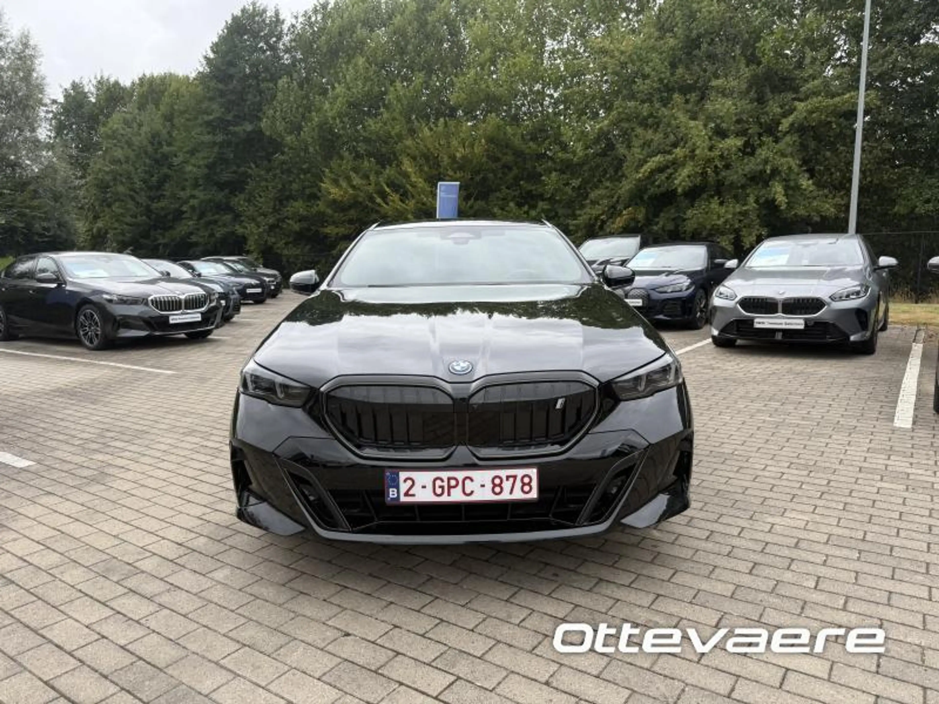 BMW i5 Touring — photo 2