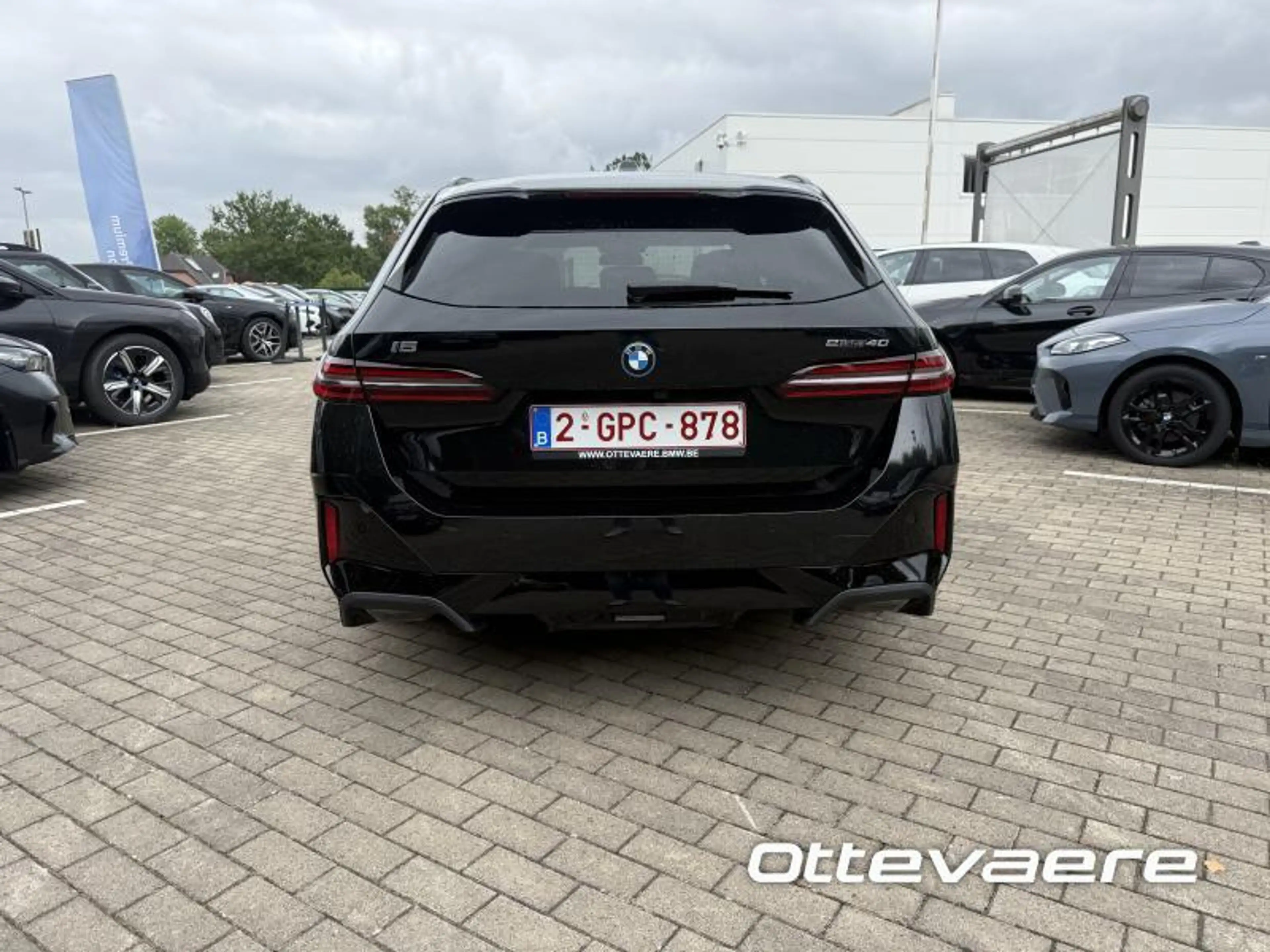 BMW i5 Touring — photo 5
