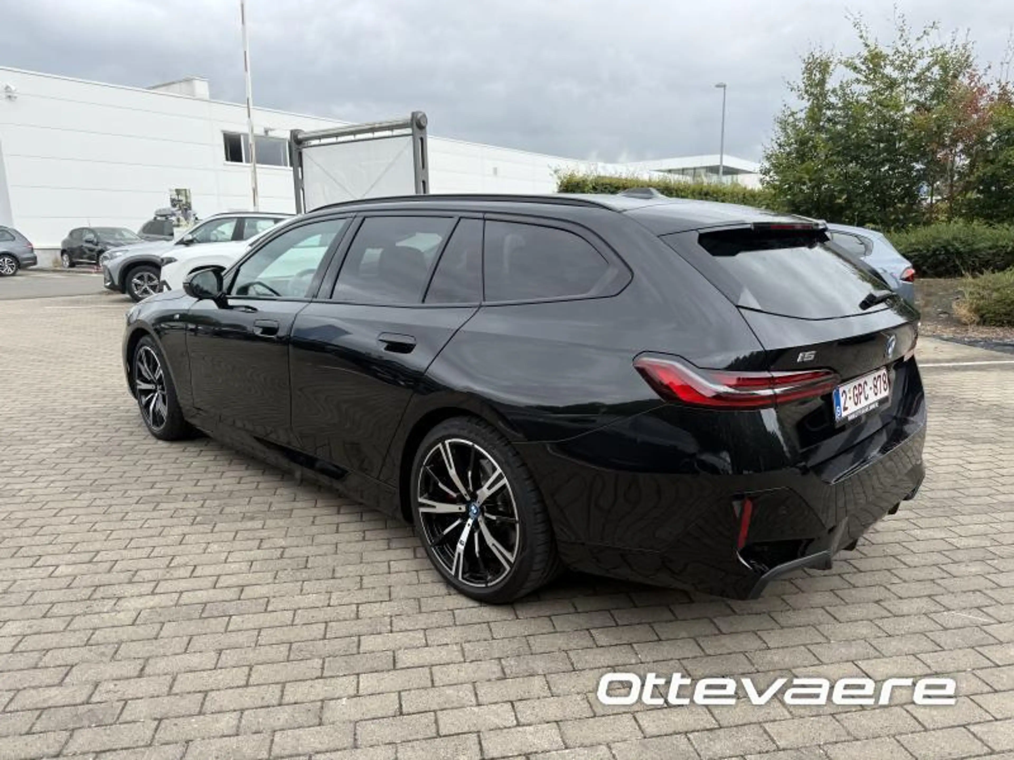 BMW i5 Touring — photo 6