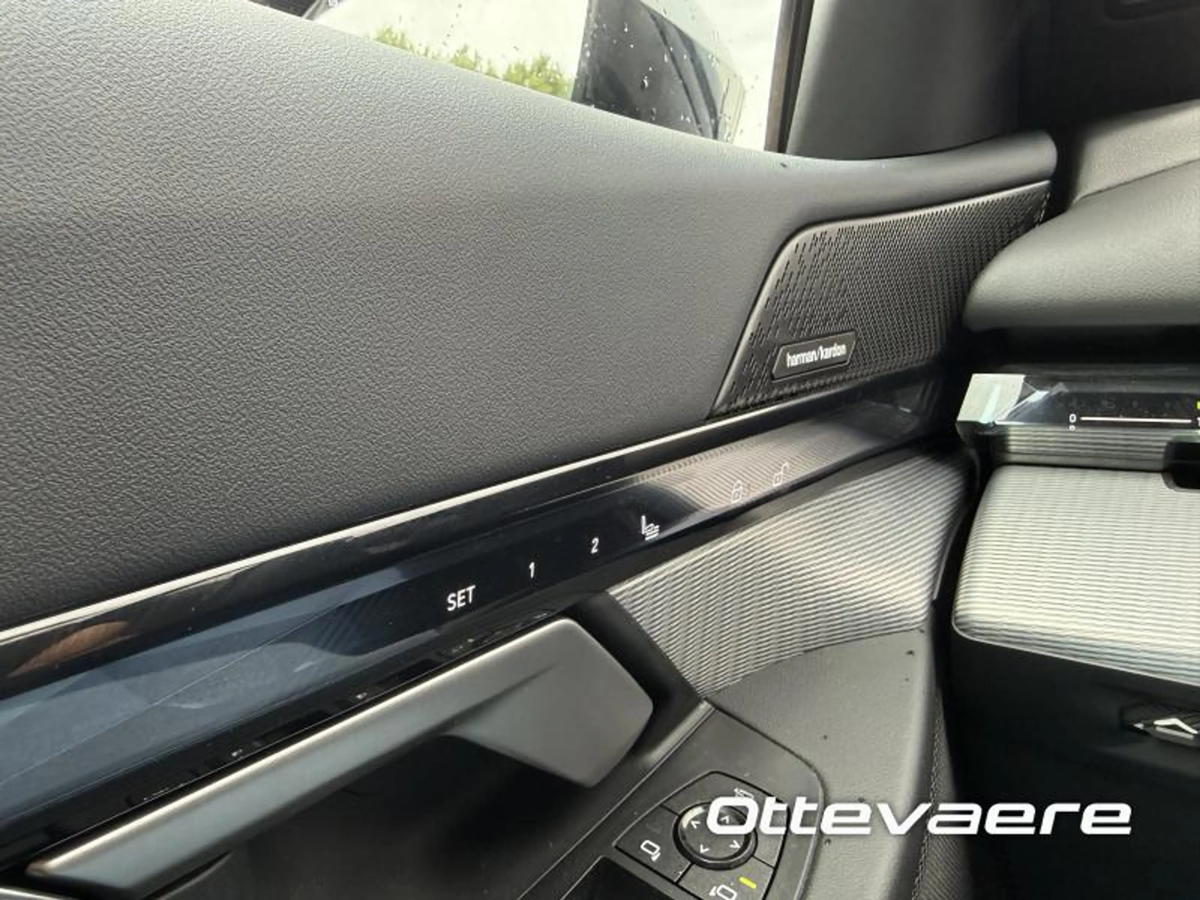 BMW i5 Touring — photo 11