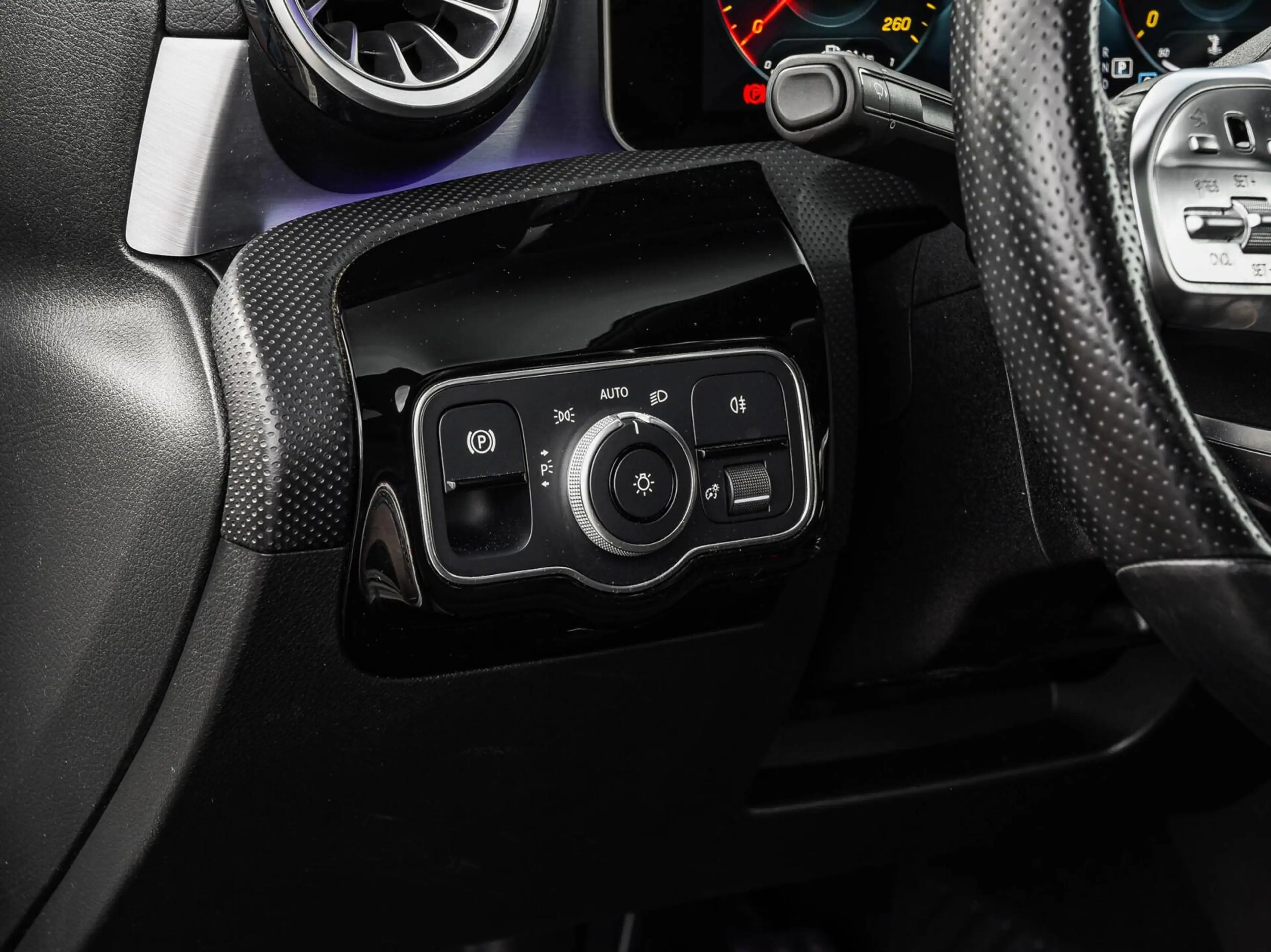Mercedes-Benz CLA 200 d Premium Plus AMG Night Edition | Panoramadak | S — photo 42