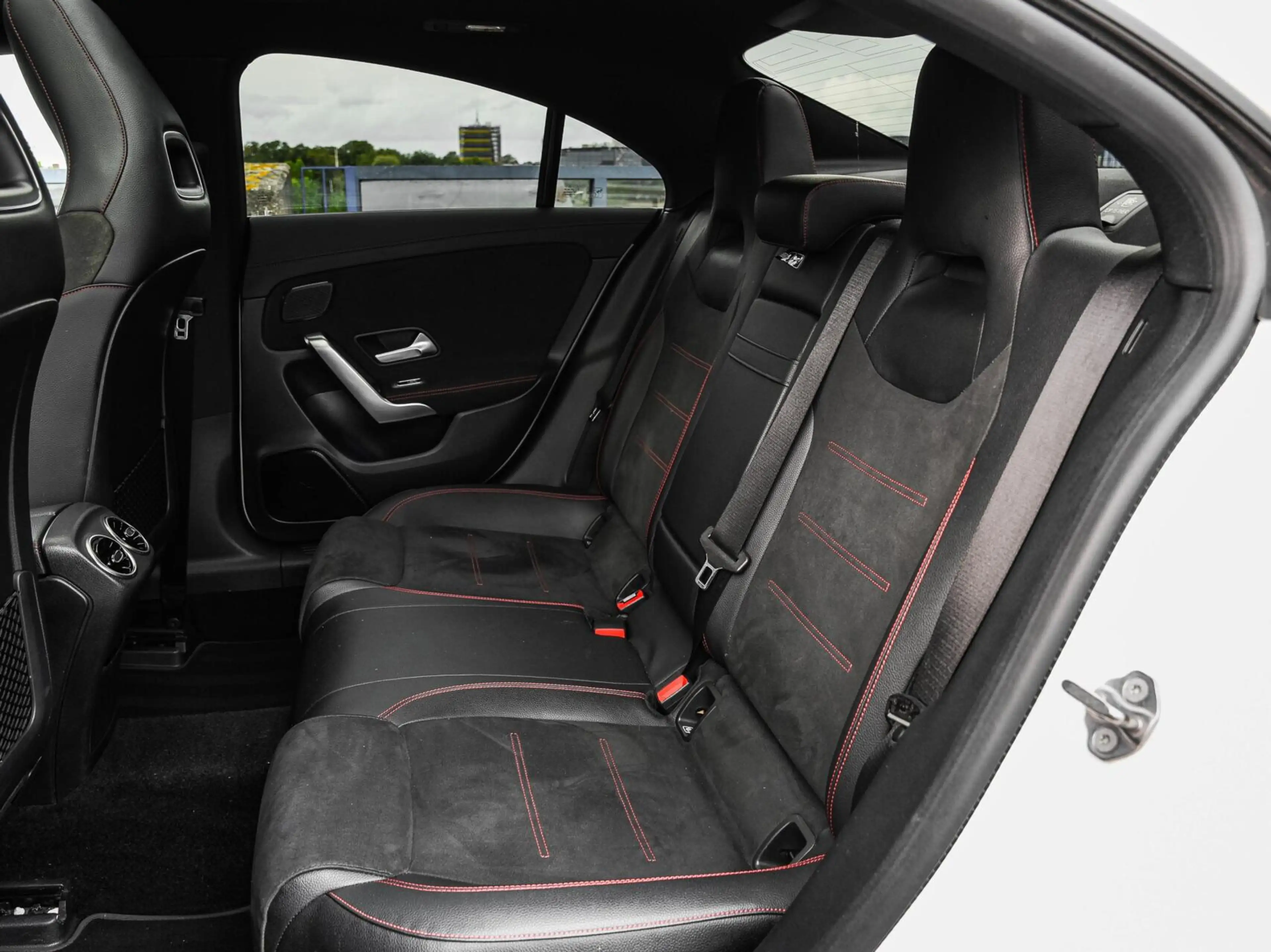 Mercedes-Benz CLA 200 d Premium Plus AMG Night Edition | Panoramadak | S — photo 13