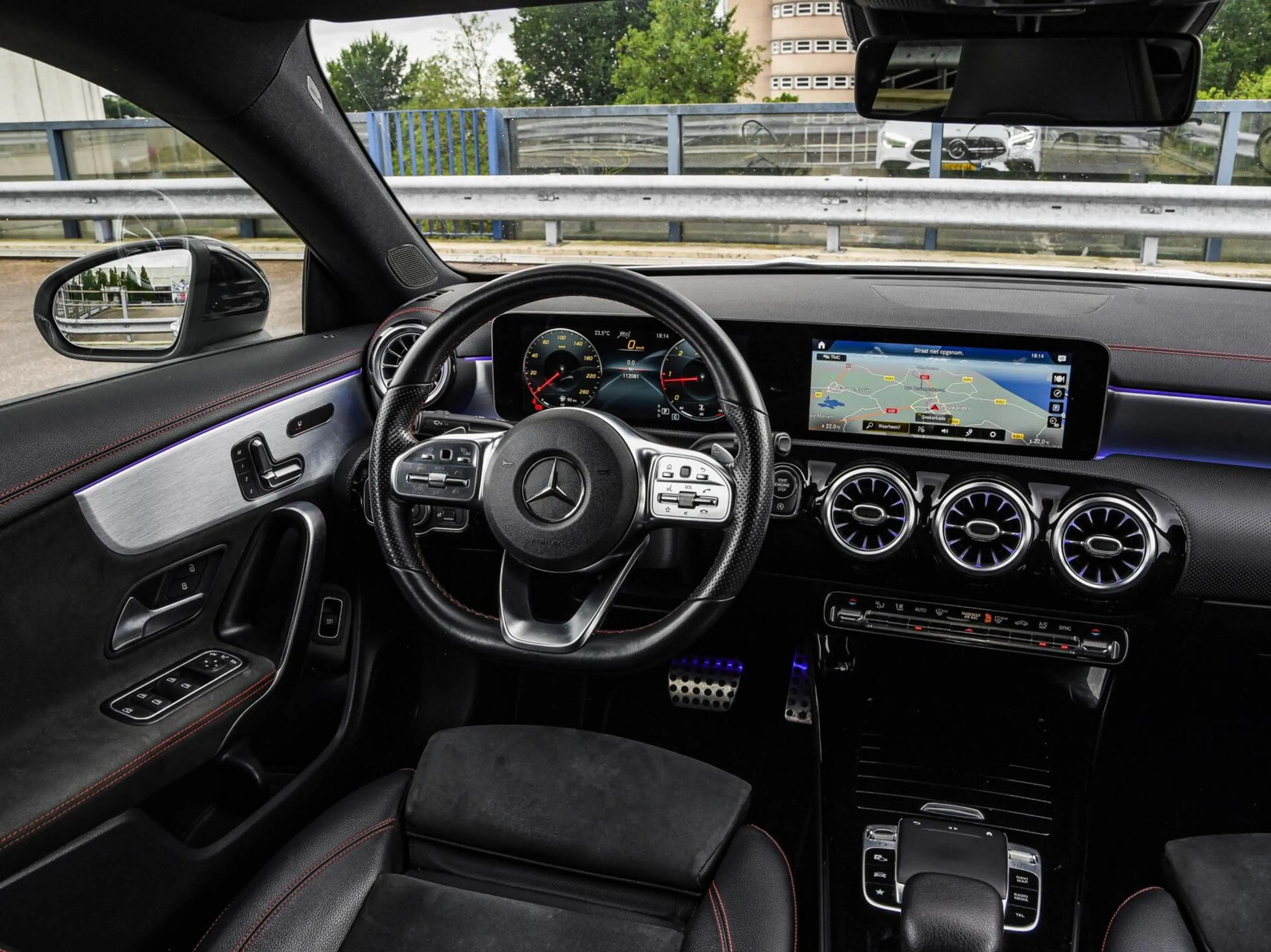 Mercedes-Benz CLA 200 d Premium Plus AMG Night Edition | Panoramadak | S — photo 14