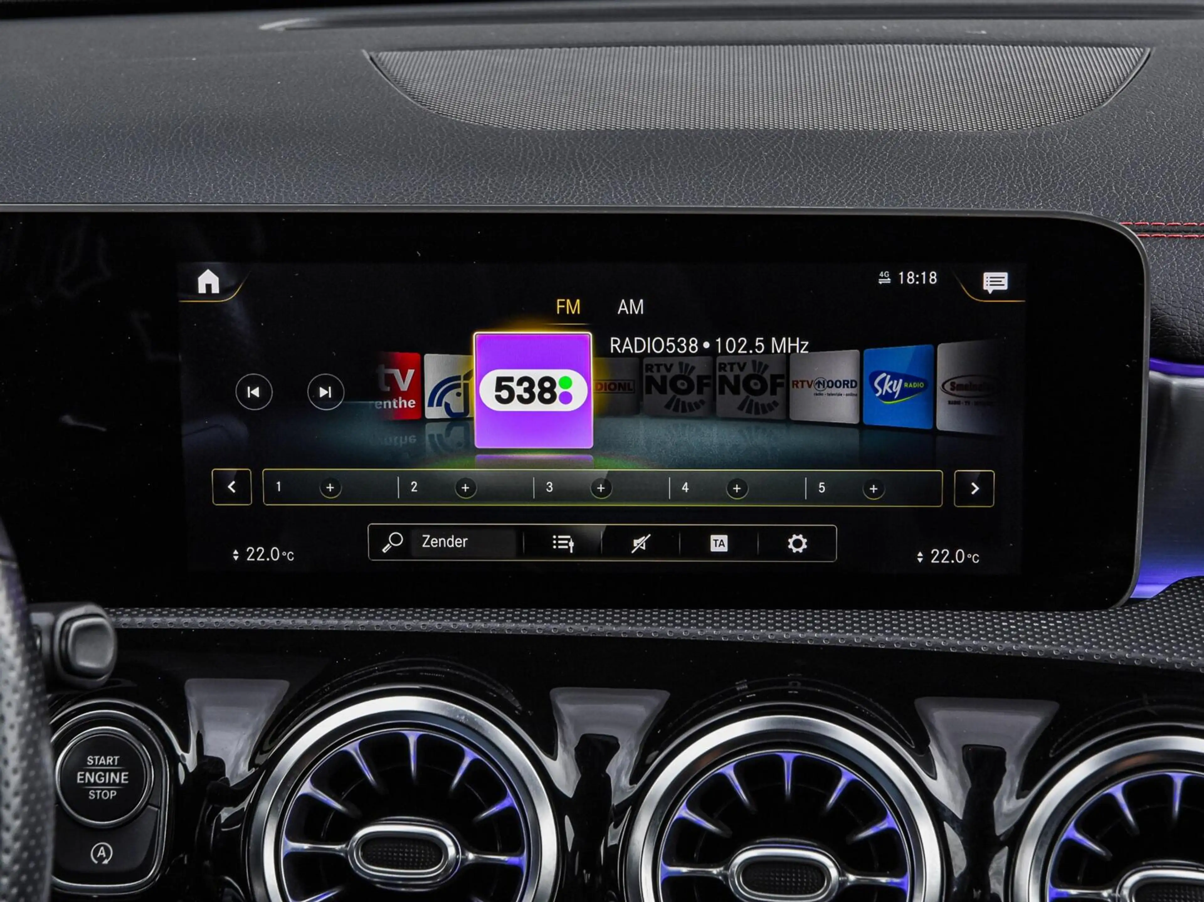 Mercedes-Benz CLA 200 d Premium Plus AMG Night Edition | Panoramadak | S — photo 24
