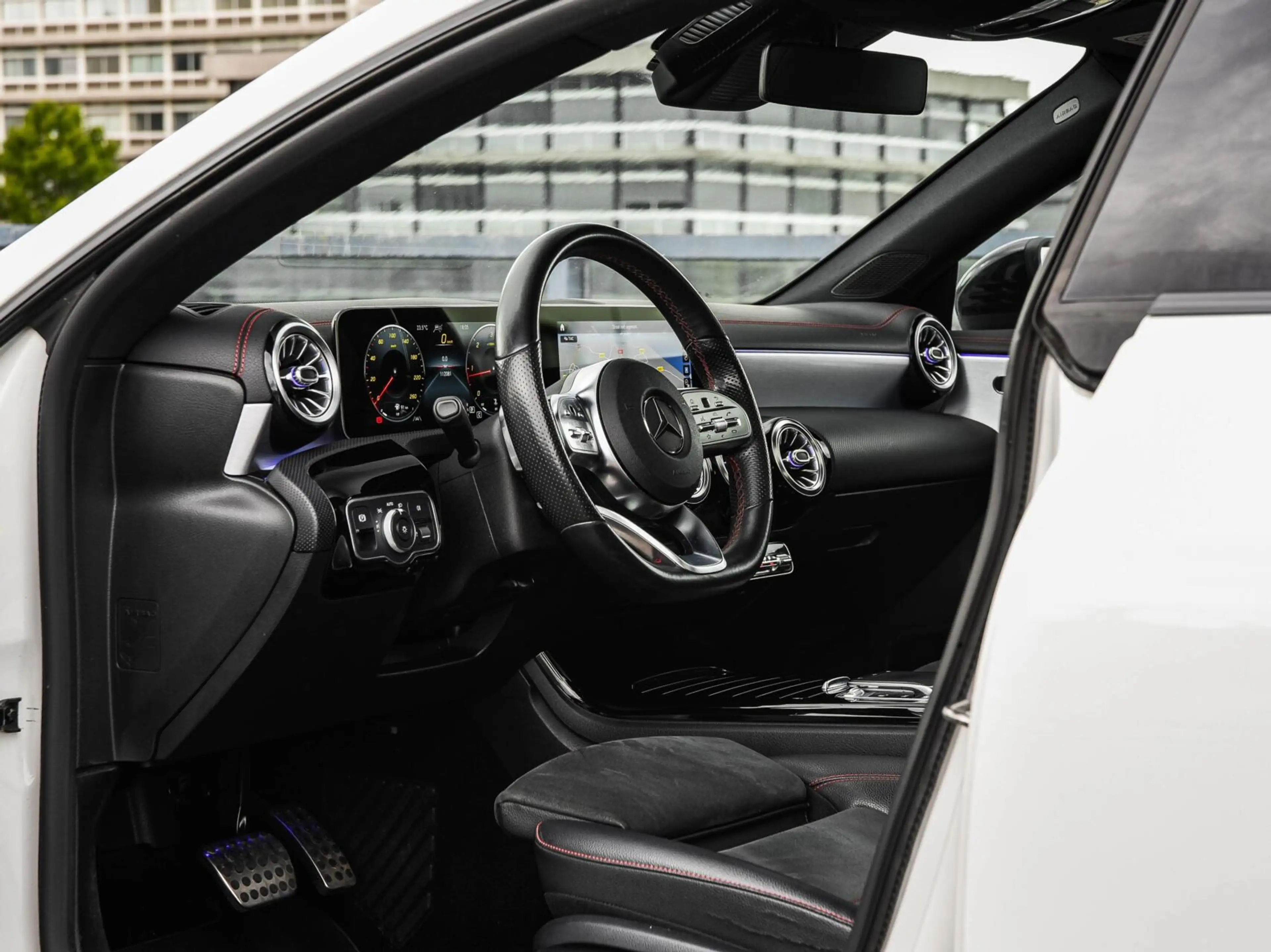 Mercedes-Benz CLA 200 d Premium Plus AMG Night Edition | Panoramadak | S — photo 10
