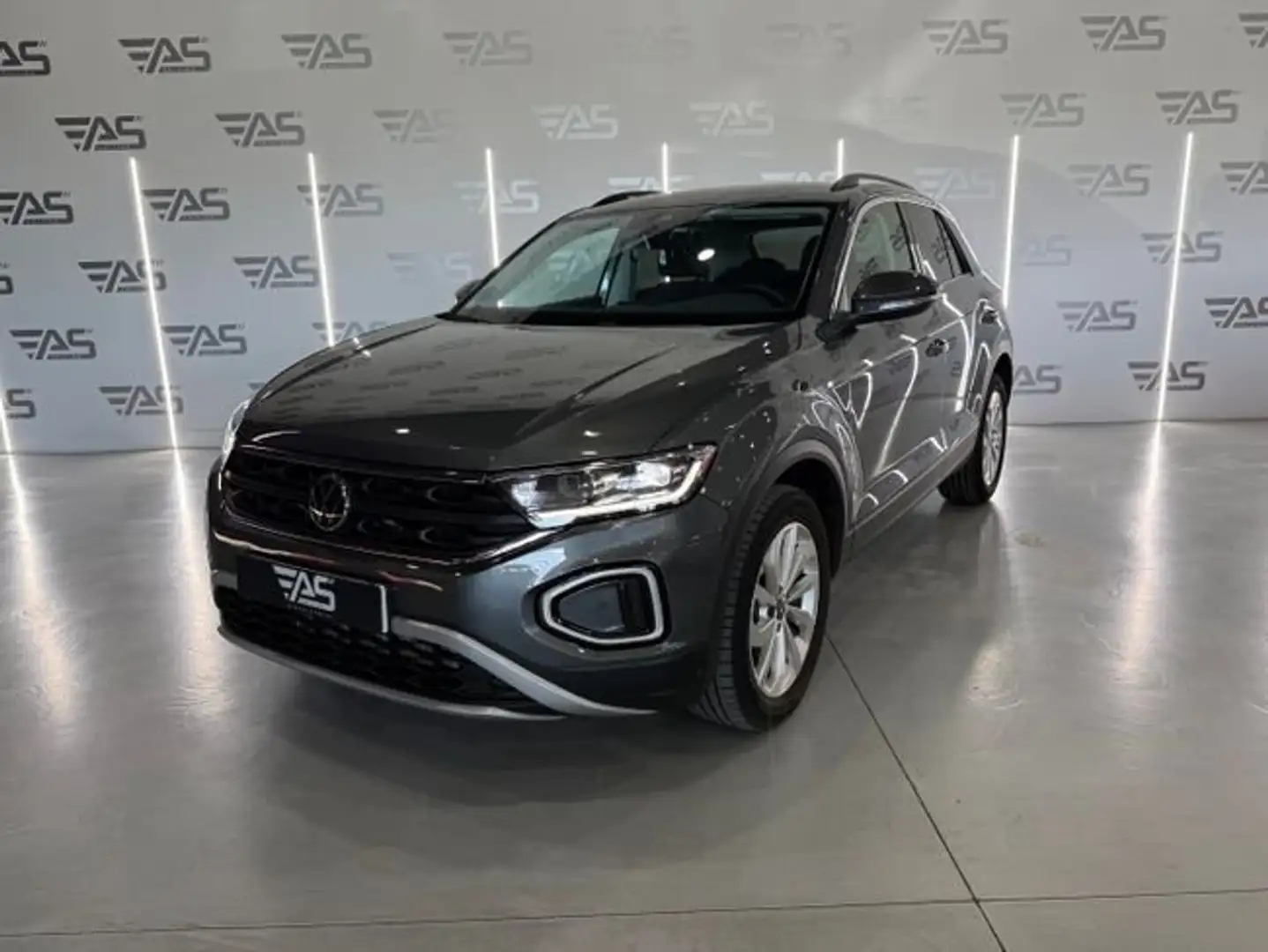 Volkswagen T-Roc 1.5 TSI Life 110KW Gris - 1