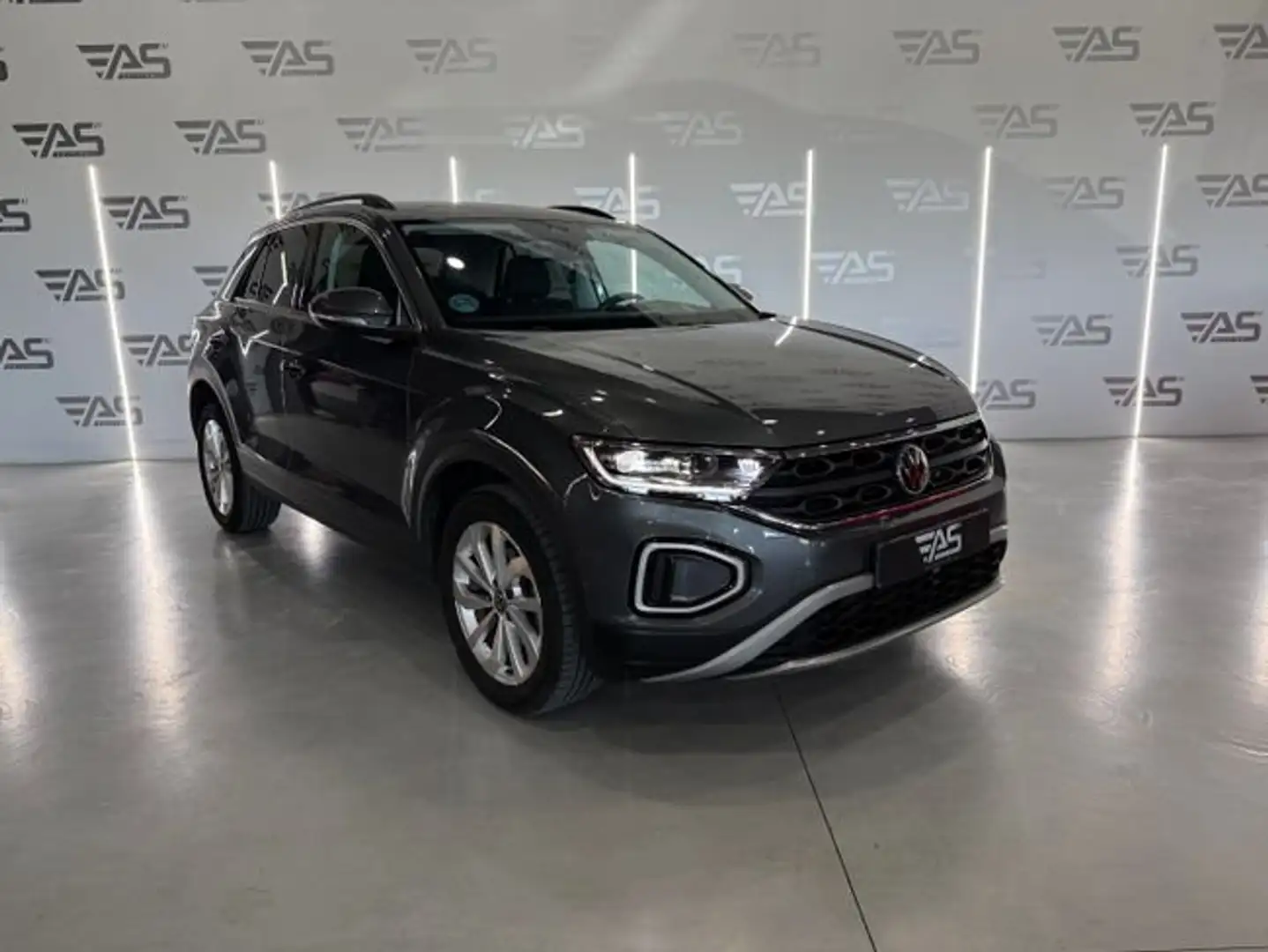 Volkswagen T-Roc 1.5 TSI Life 110KW Gris - 2