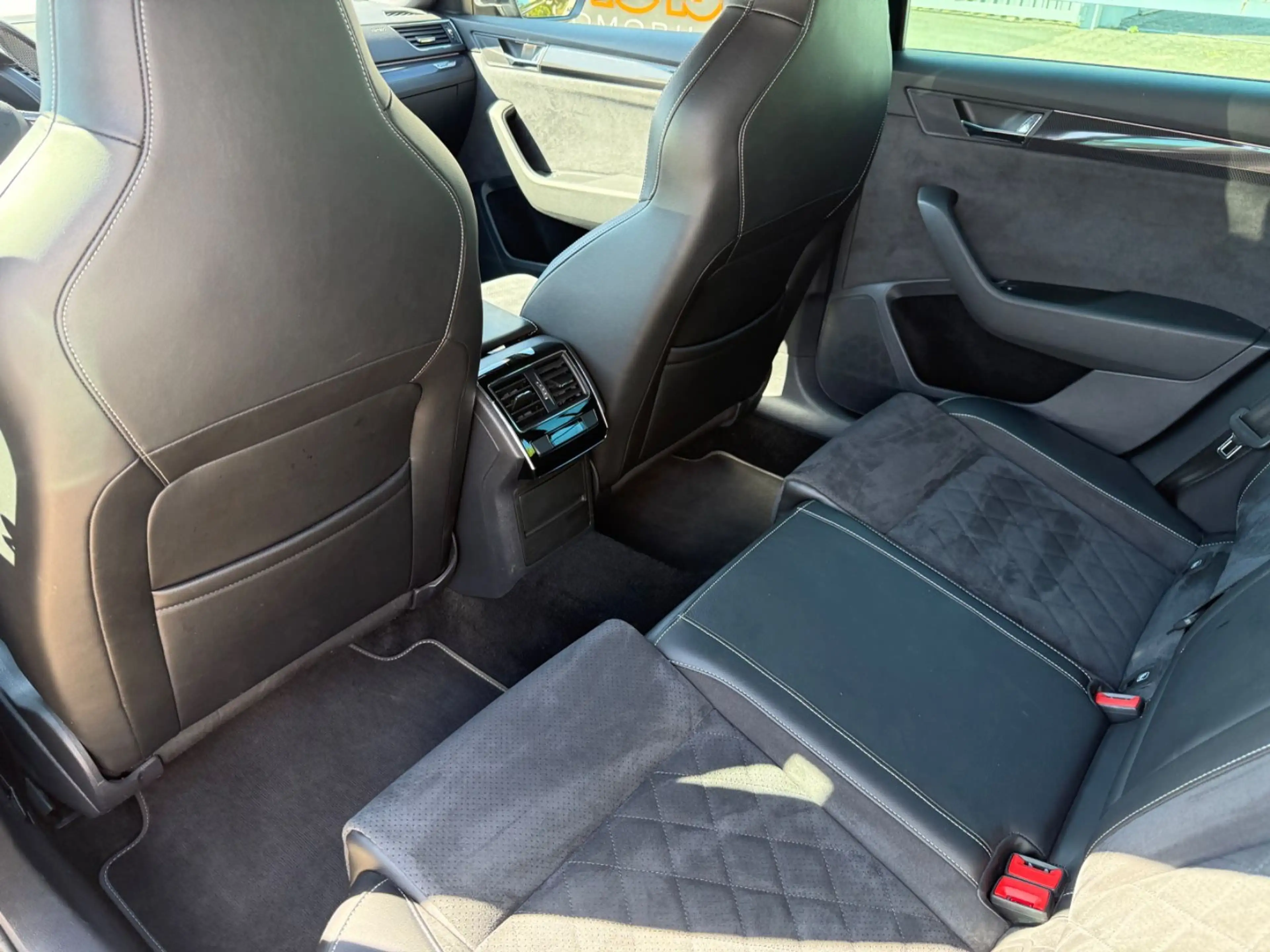 Skoda Superb Combi Sportline+AUTOMATIK+PDC+BC+MFL+ALCA — photo 12