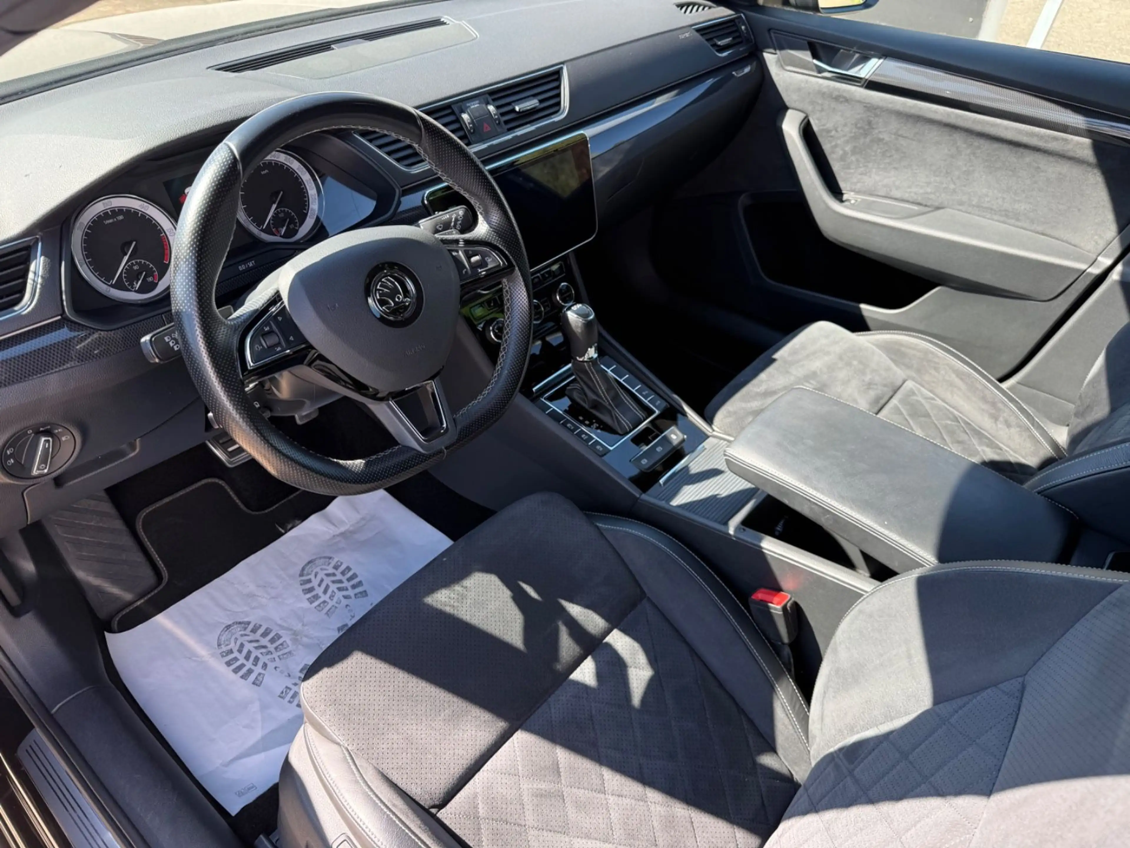 Skoda Superb Combi Sportline+AUTOMATIK+PDC+BC+MFL+ALCA — photo 13