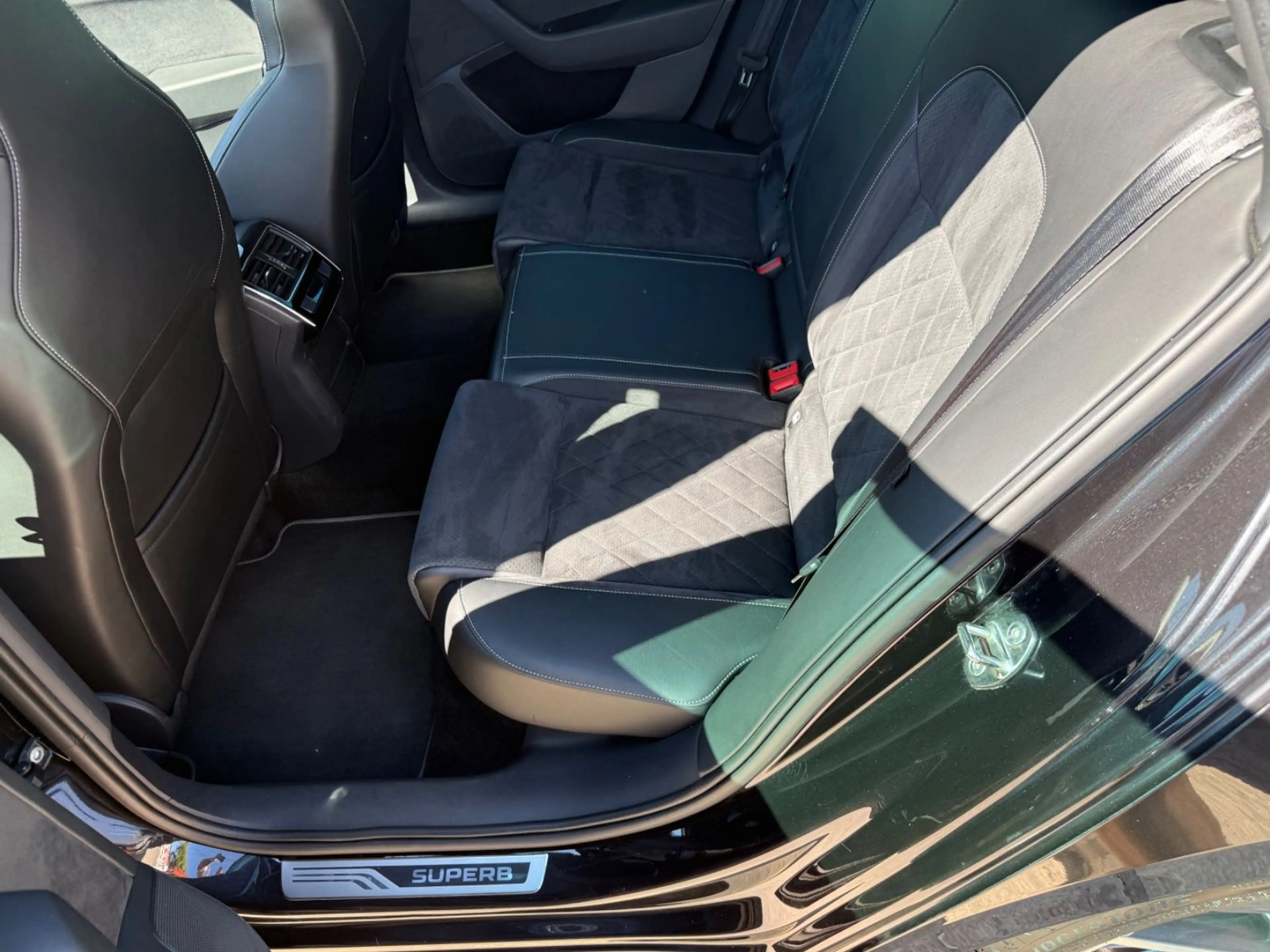 Skoda Superb Combi Sportline+AUTOMATIK+PDC+BC+MFL+ALCA — photo 11