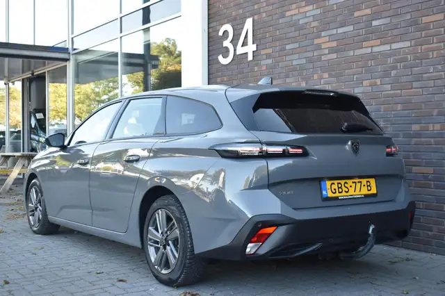 Peugeot 308 view 3