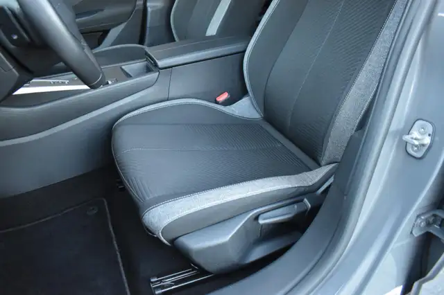 Peugeot 308 view 9