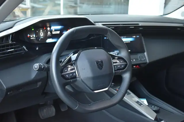Peugeot 308 view 4