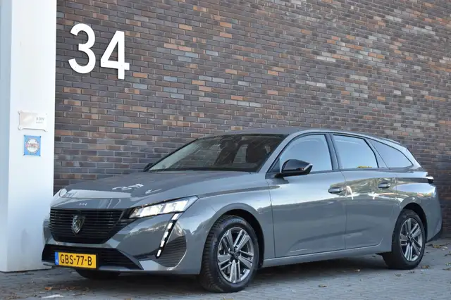 Peugeot 308 view 2