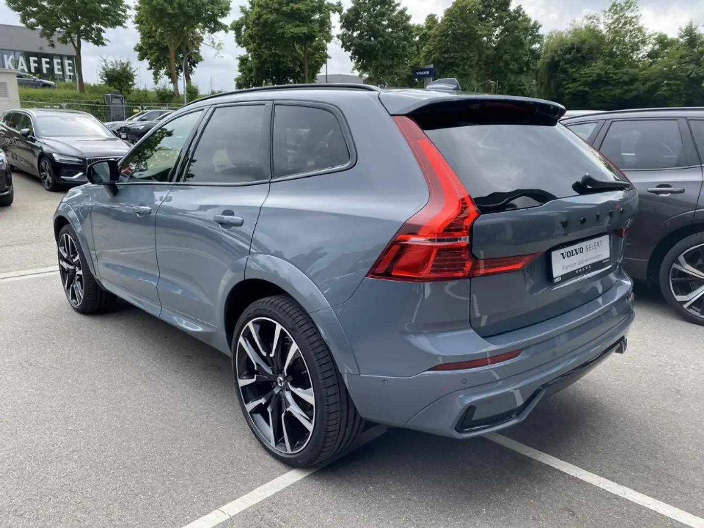 Volvo XC60 Ultimate Dark Recharge Plug-In Hybrid AWD T8 Twin Grau - 2