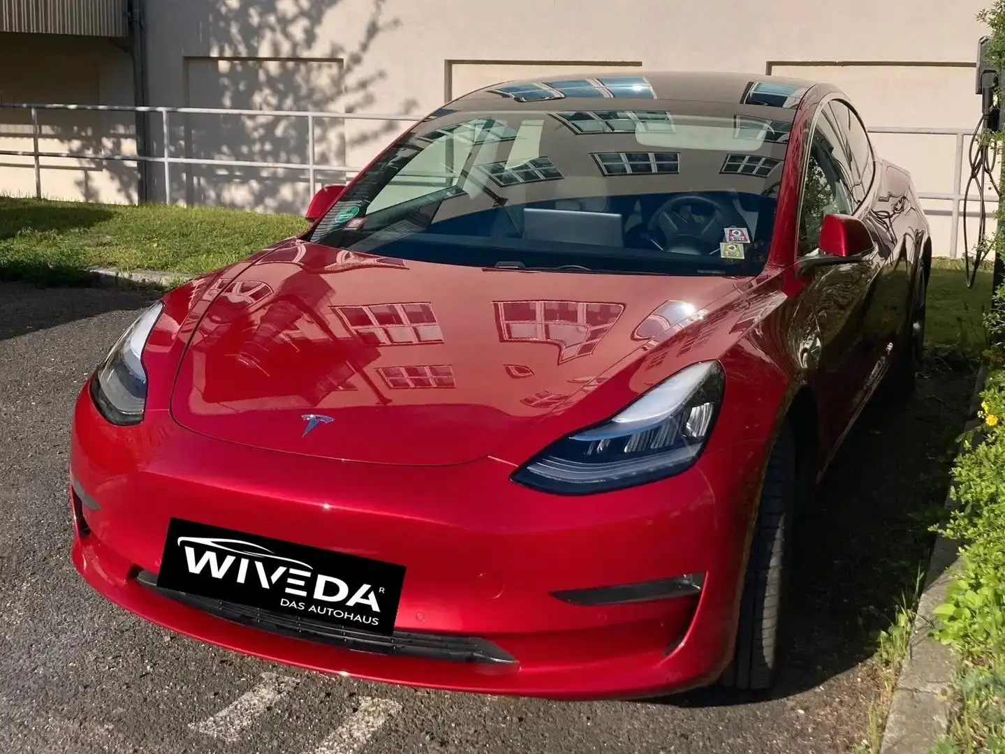 Tesla Model 3 Performance Allradantrieb mit Dualmotor Rouge - 2