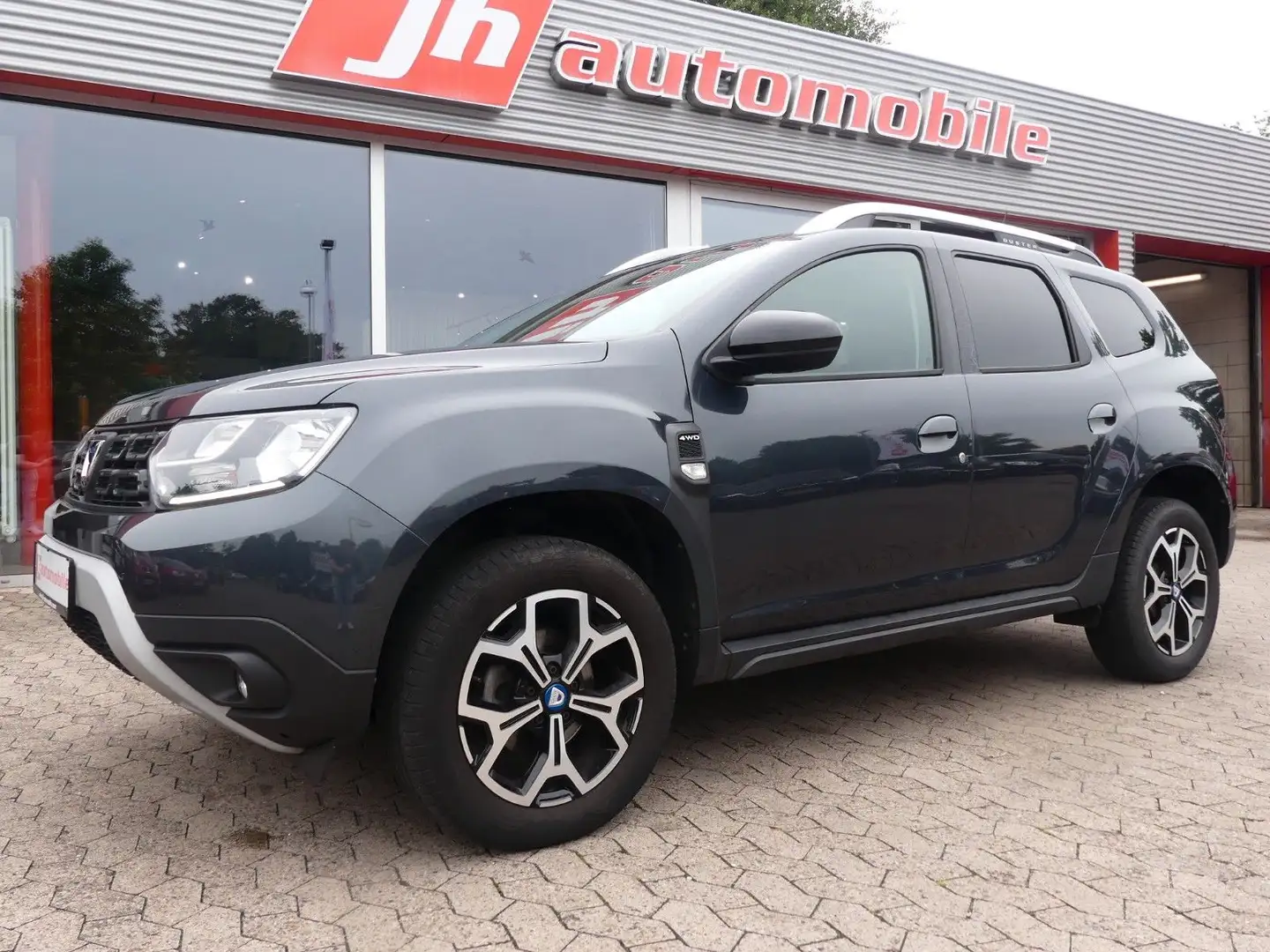 Dacia Duster II Celebration 4WD*Klima*Navi*SHZ*AHK Grau - 1