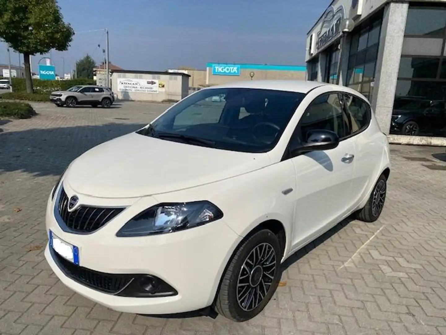 Lancia Ypsilon 1.0 FireFly 5 porte S&S Hybrid Platino Bianco - 1