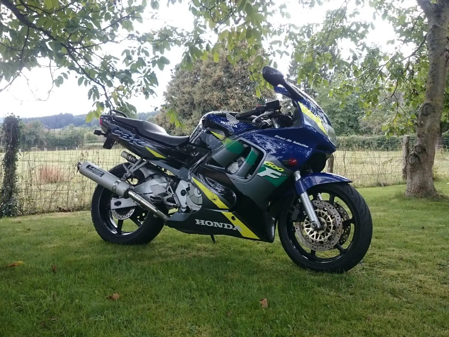 Honda CBR 600 Noir - 1