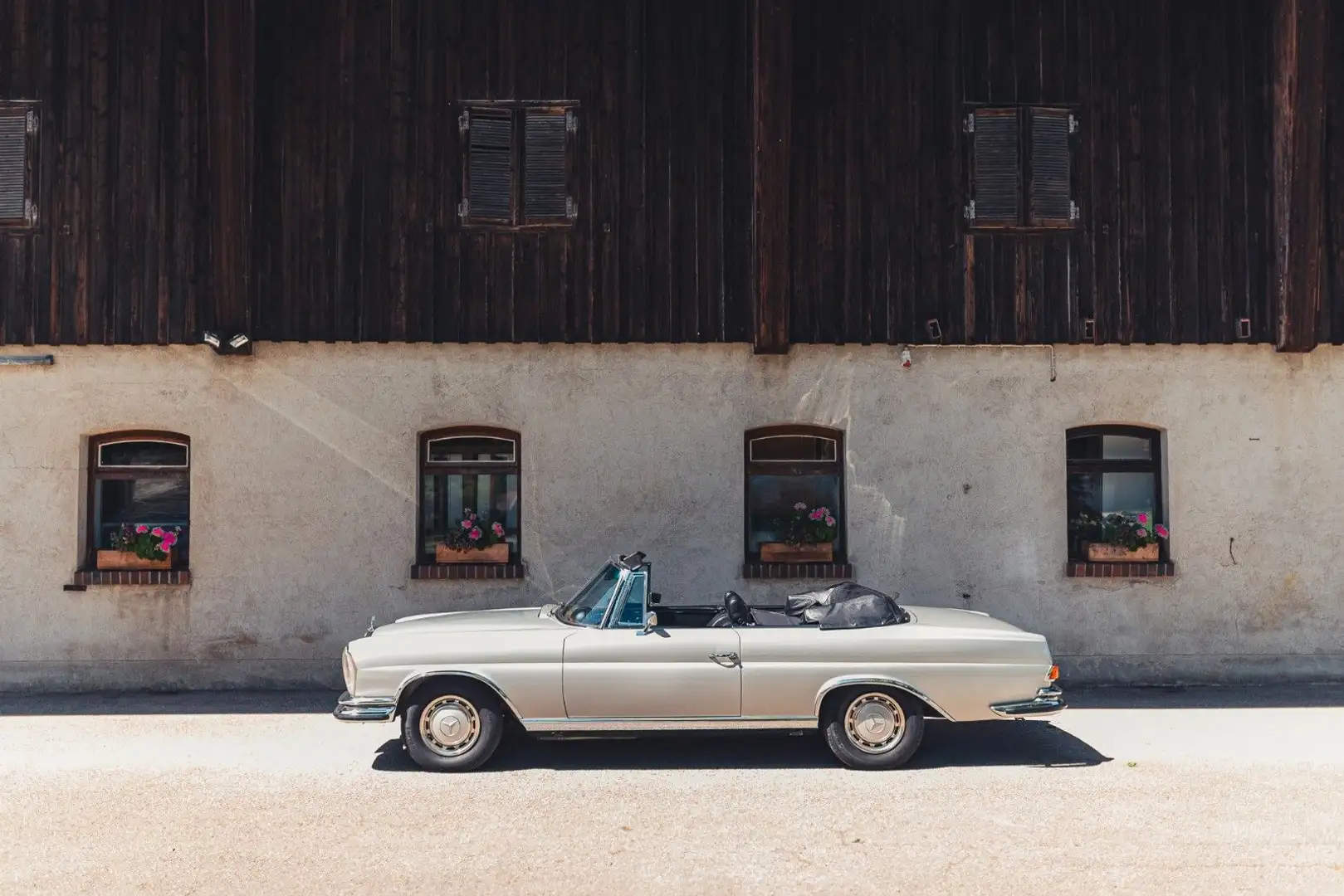 Mercedes-Benz 280 SE 3.5 Cabriolet - Restored, Matching Silber - 2