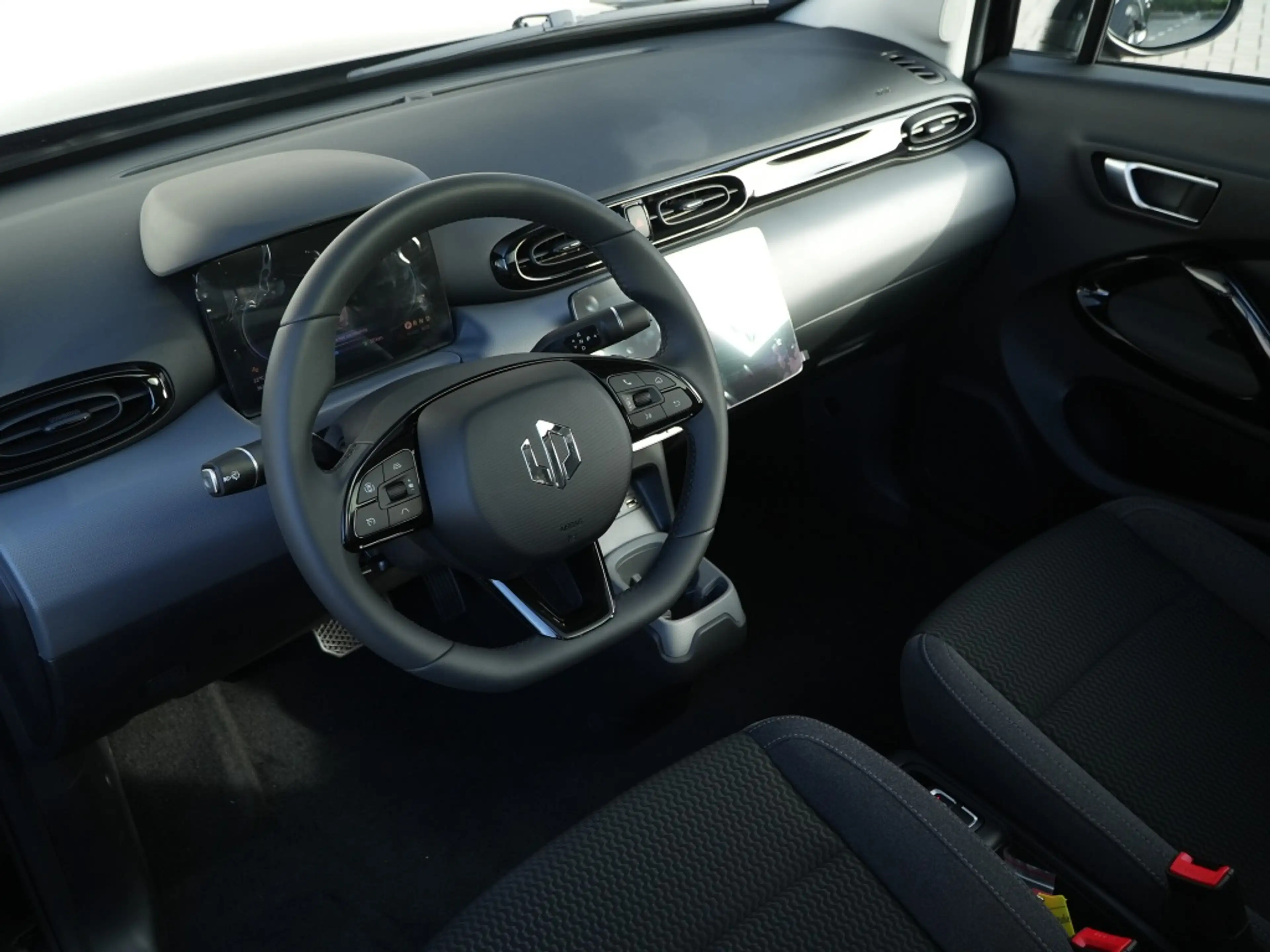 Leapmotor T03 Design 37.3 kWh Limited Black Edition — photo 11