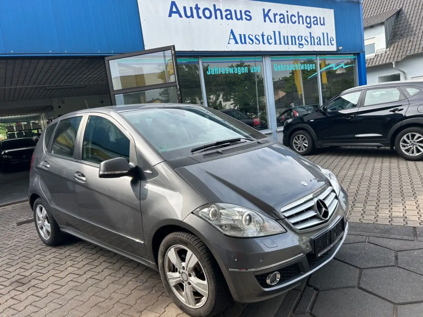 Mercedes-Benz A 180 Avantgarde Automatik 1.Hand Xenon Garantie Grijs - 1
