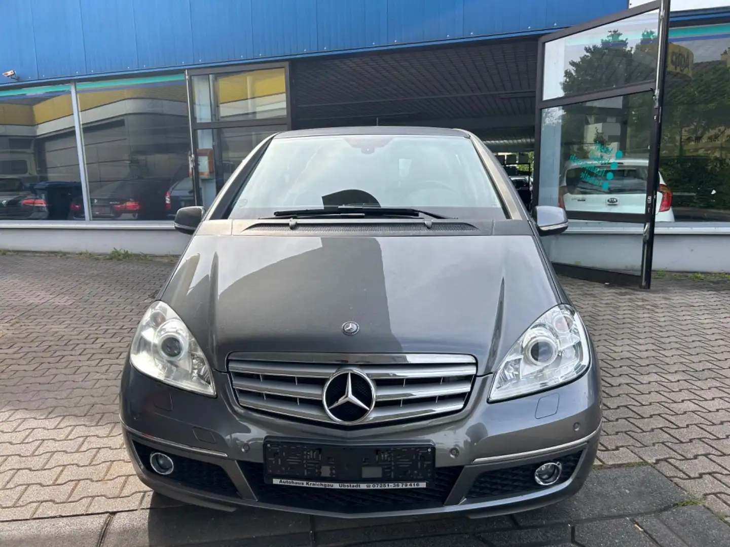 Mercedes-Benz A 180 Avantgarde Automatik 1.Hand Xenon Garantie Grijs - 2
