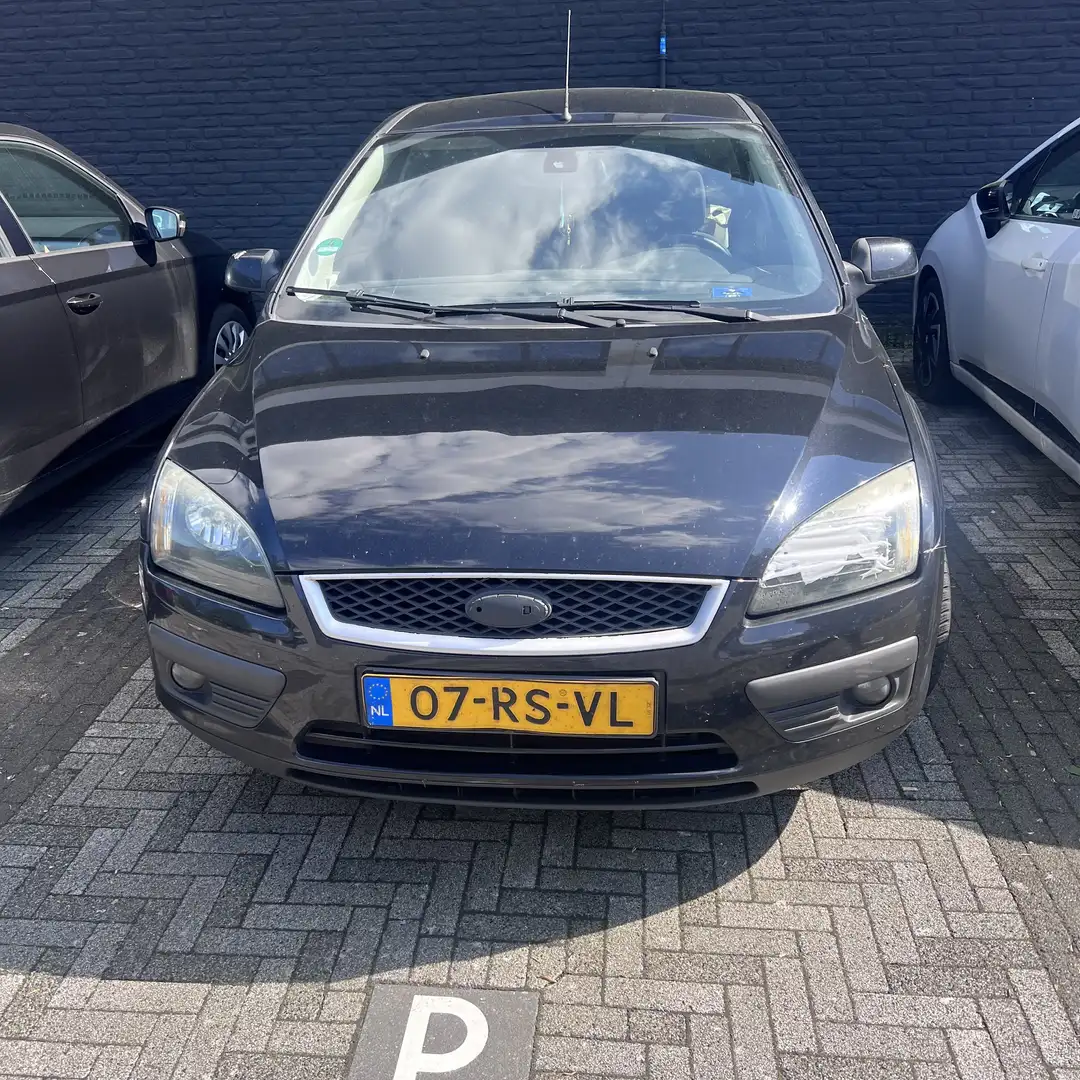 Ford Focus 1.6-16V Futura Zwart - 1