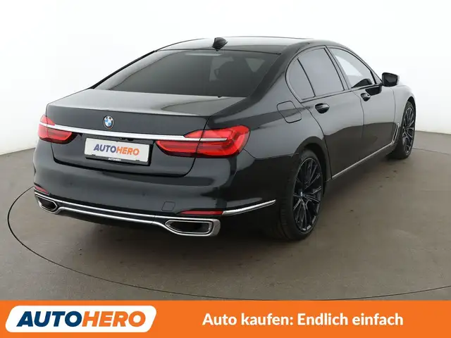 BMW 7 Series view 6
