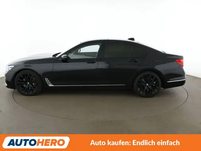 BMW 7 Series view 3