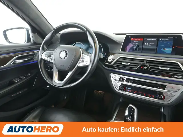 BMW 7 Series view 13