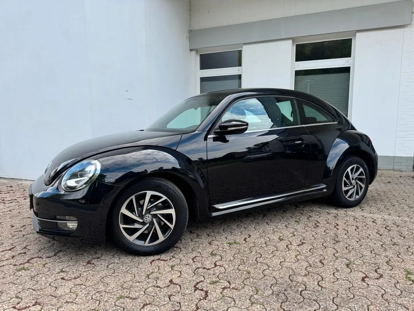 Volkswagen Beetle 1.2 TSI Lim. Design LED Klima Navi Sitzhz Zwart - 2