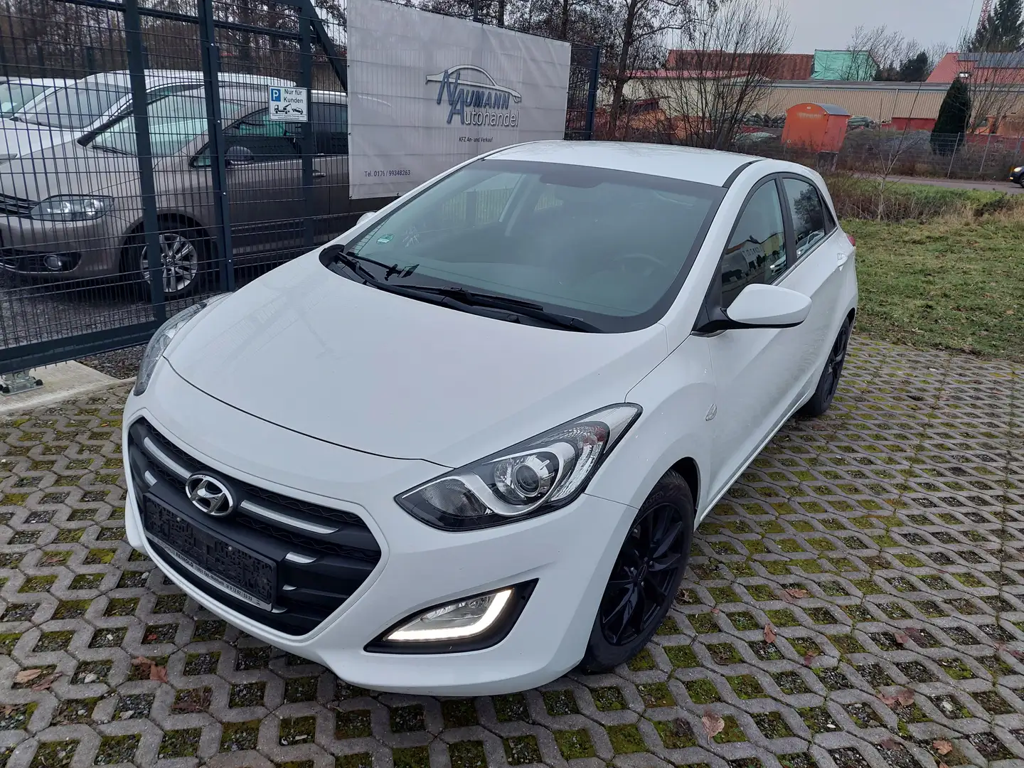 Hyundai i30 blue Trend White - 1