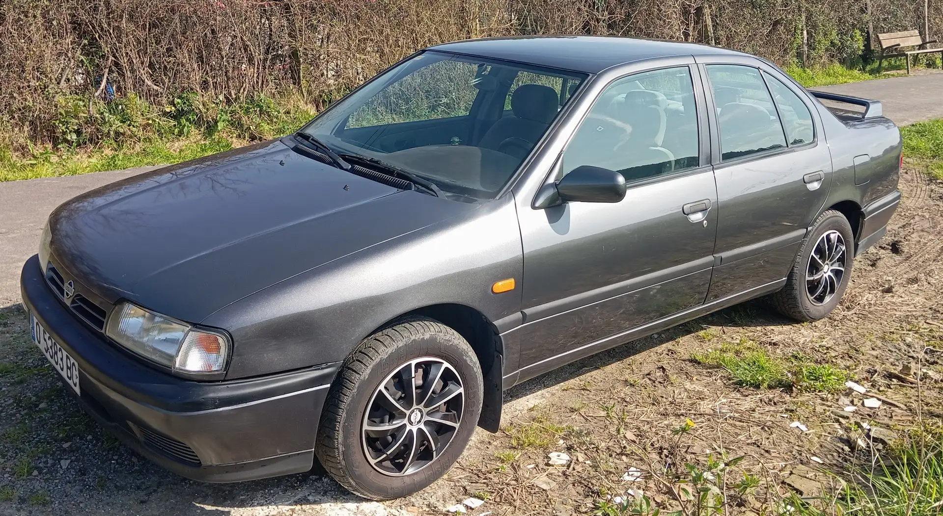 Nissan Primera 2.0i+16v+SLX Gris - 2