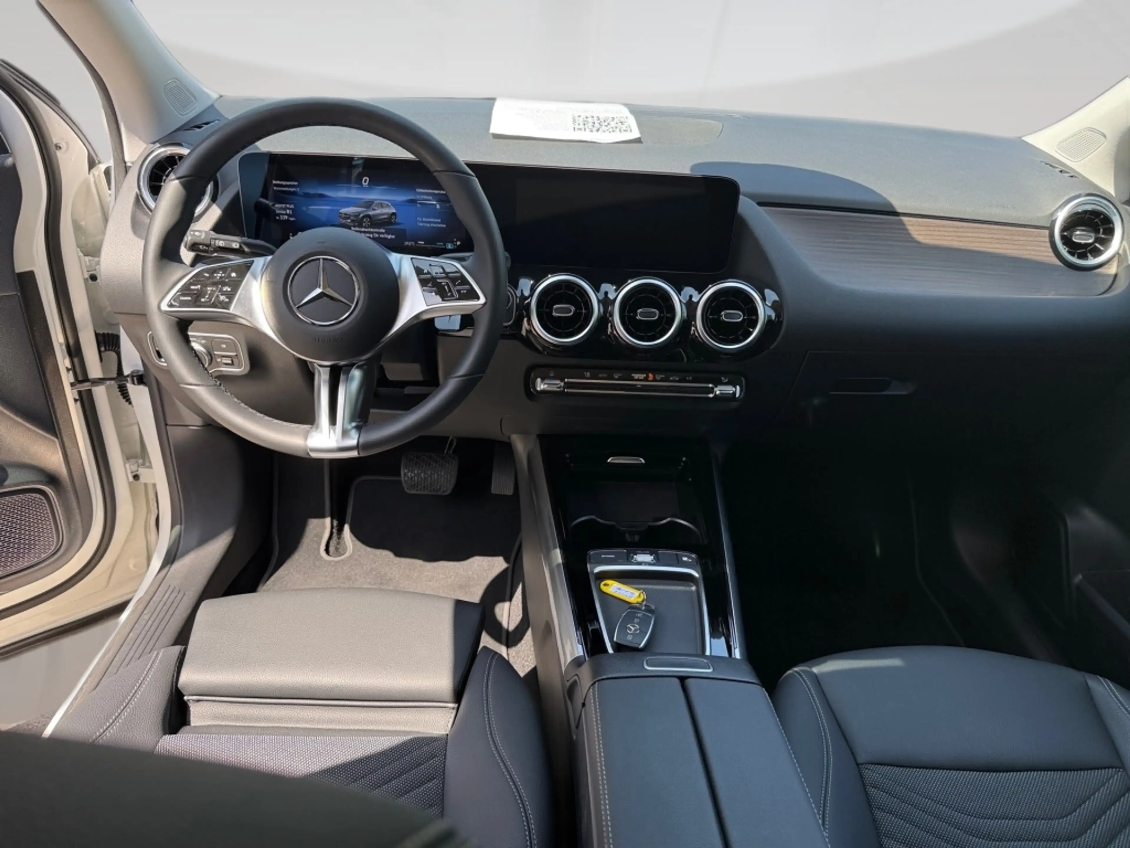 Mercedes-Benz GLA 180 NIGHT PROGRESSIVE KAMERA SPUR PDC SHZ — photo 13