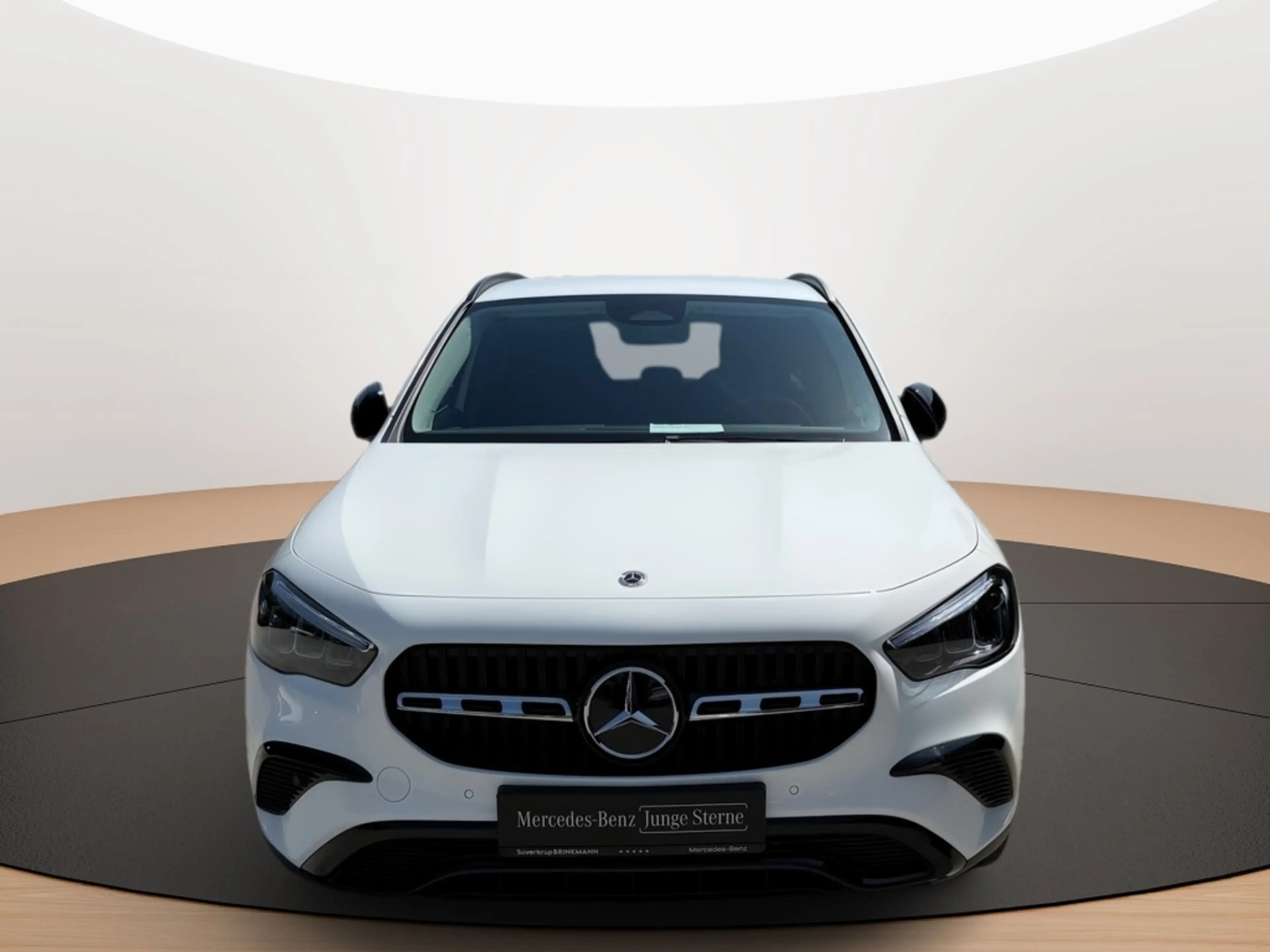 Mercedes-Benz GLA 180 NIGHT PROGRESSIVE KAMERA SPUR PDC SHZ — photo 4