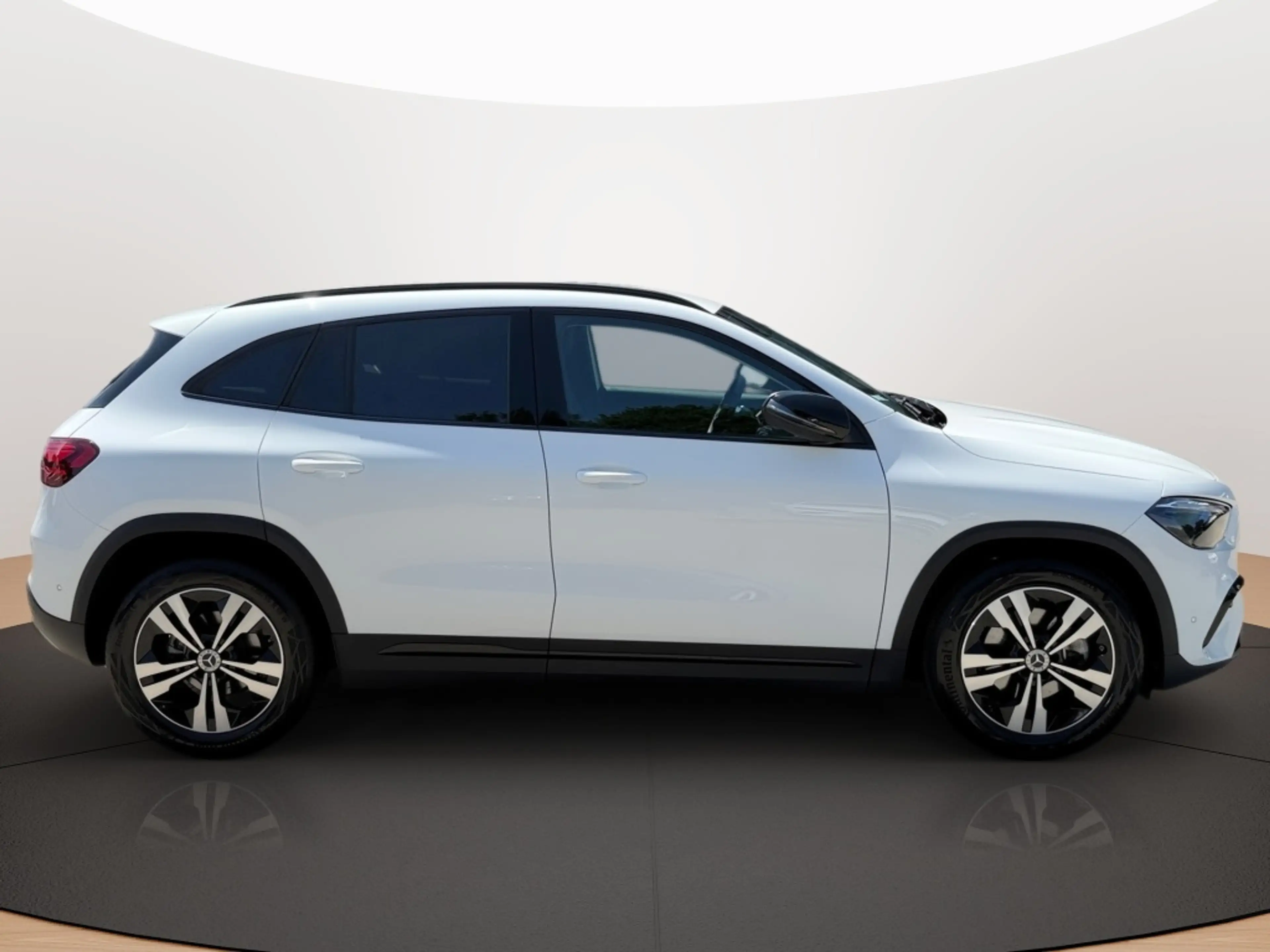 Mercedes-Benz GLA 180 NIGHT PROGRESSIVE KAMERA SPUR PDC SHZ — photo 6