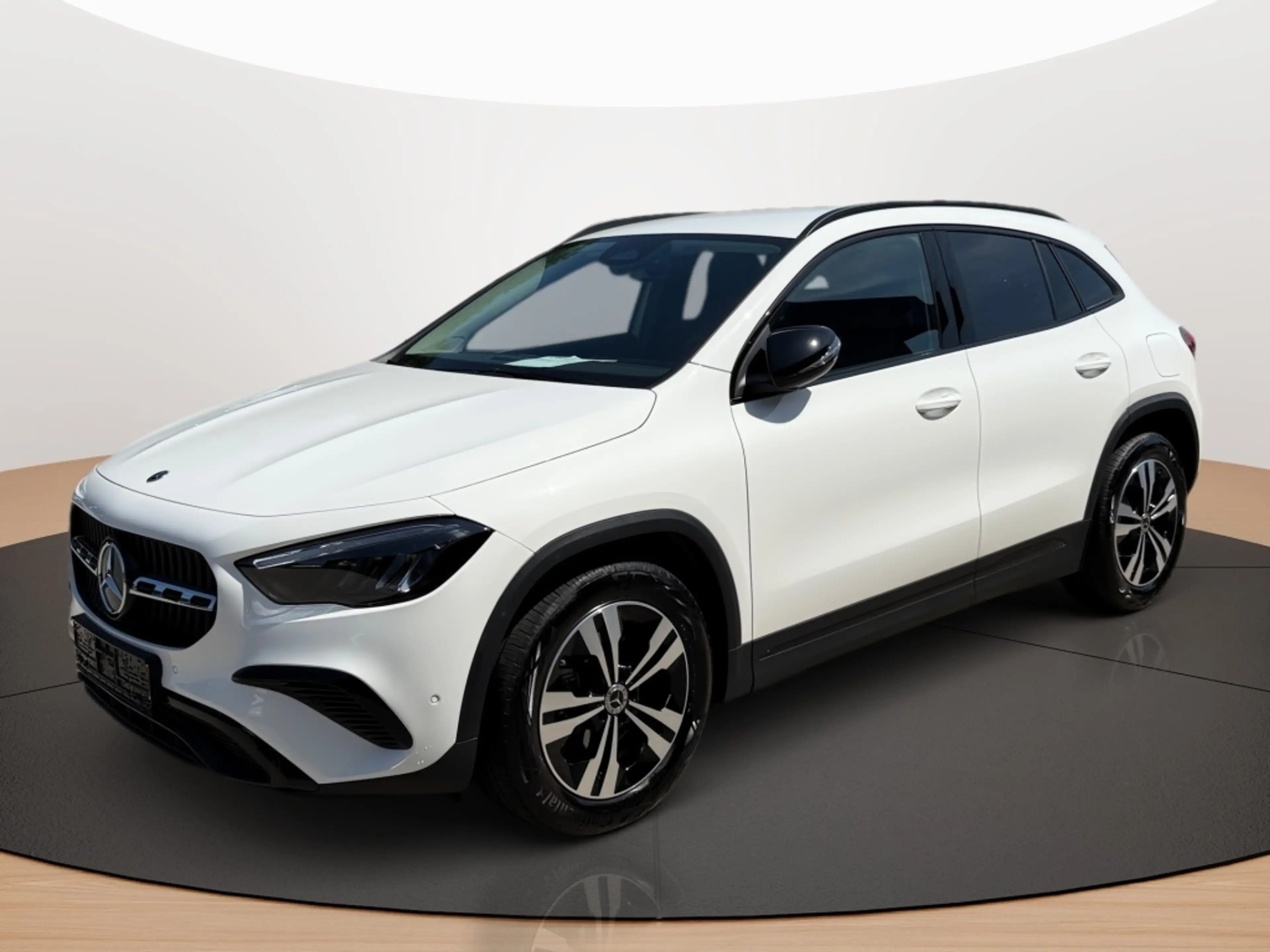 Mercedes-Benz GLA 180 NIGHT PROGRESSIVE KAMERA SPUR PDC SHZ — photo 2